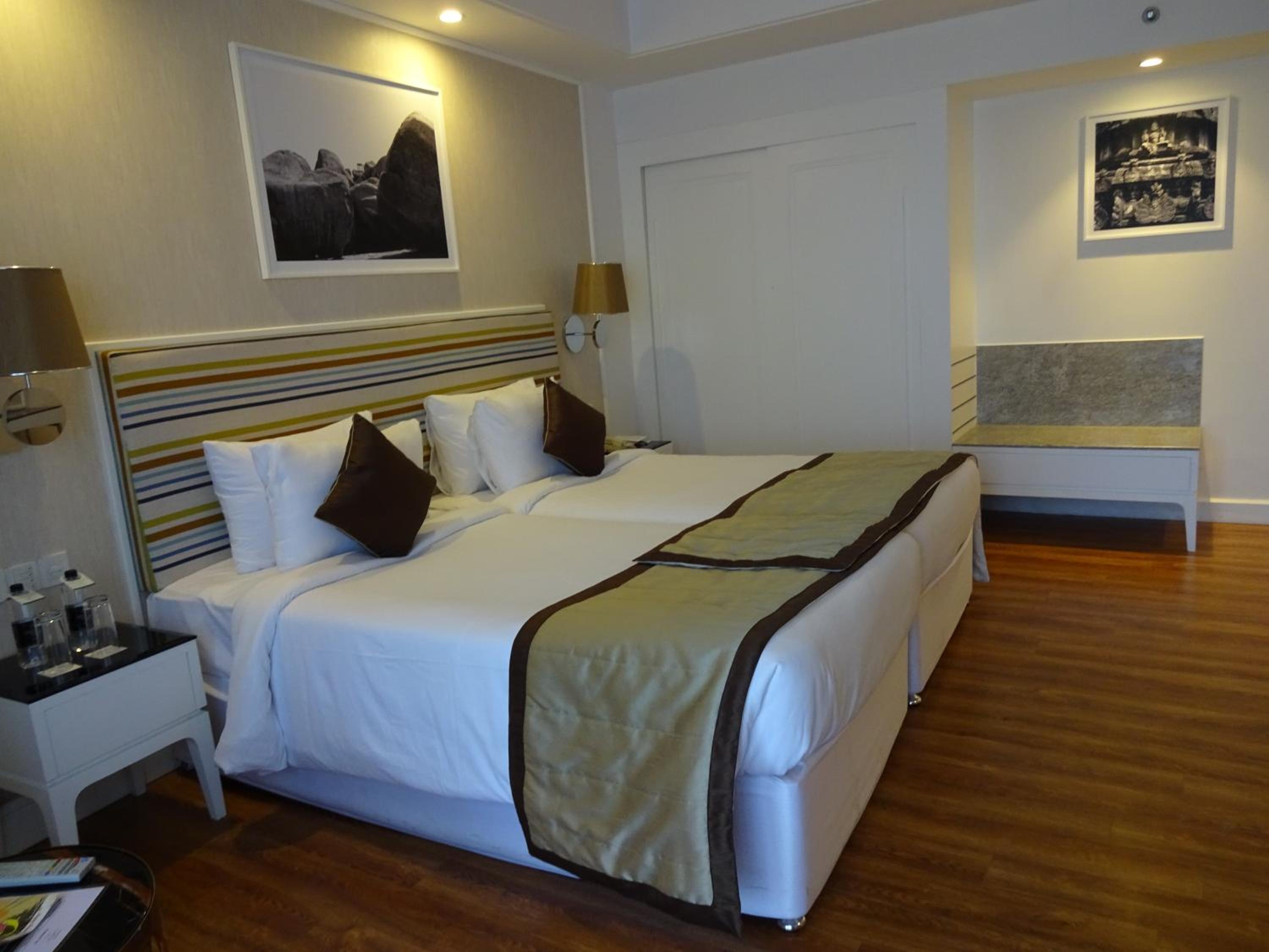 Winter Green Premium King Bed