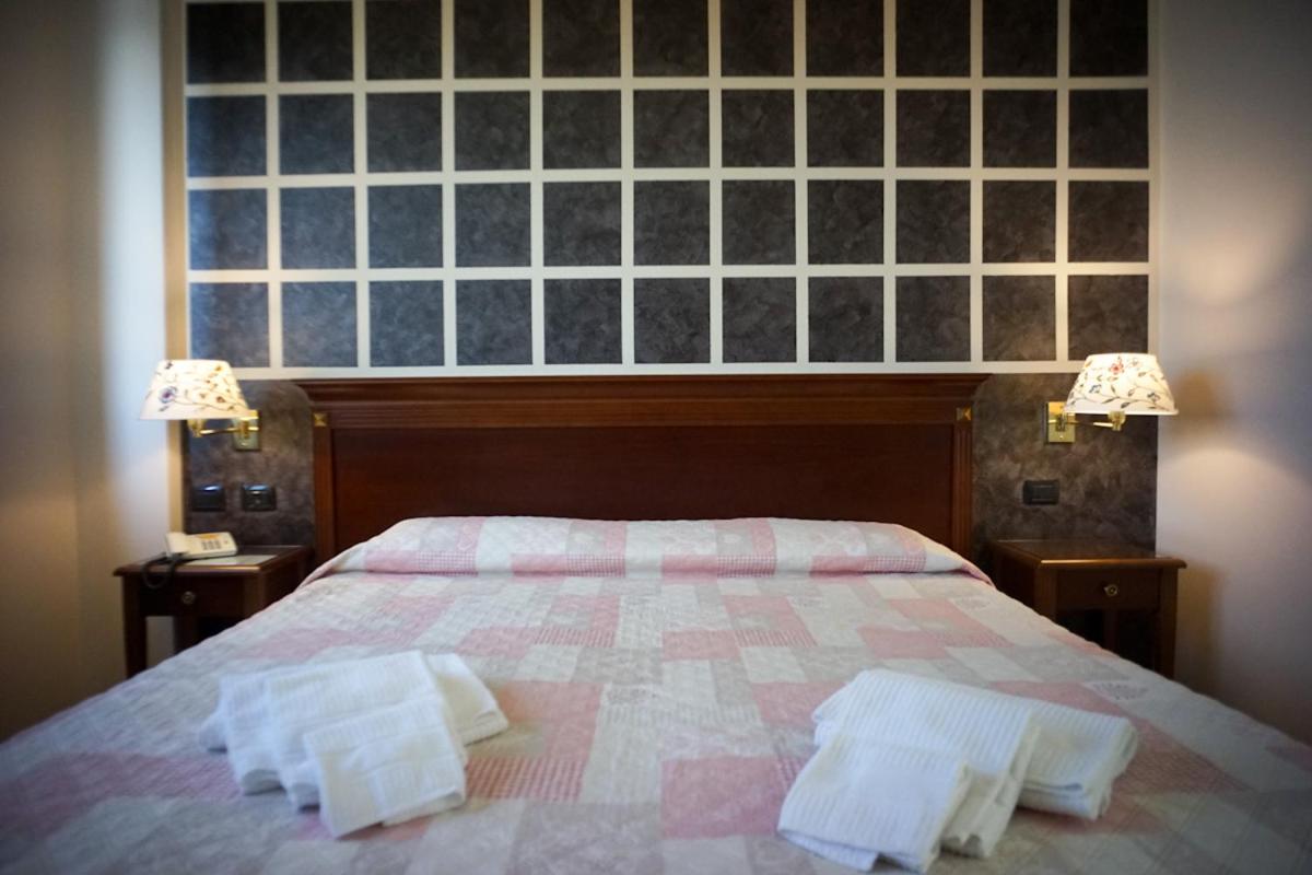 Double Room - Photo 9