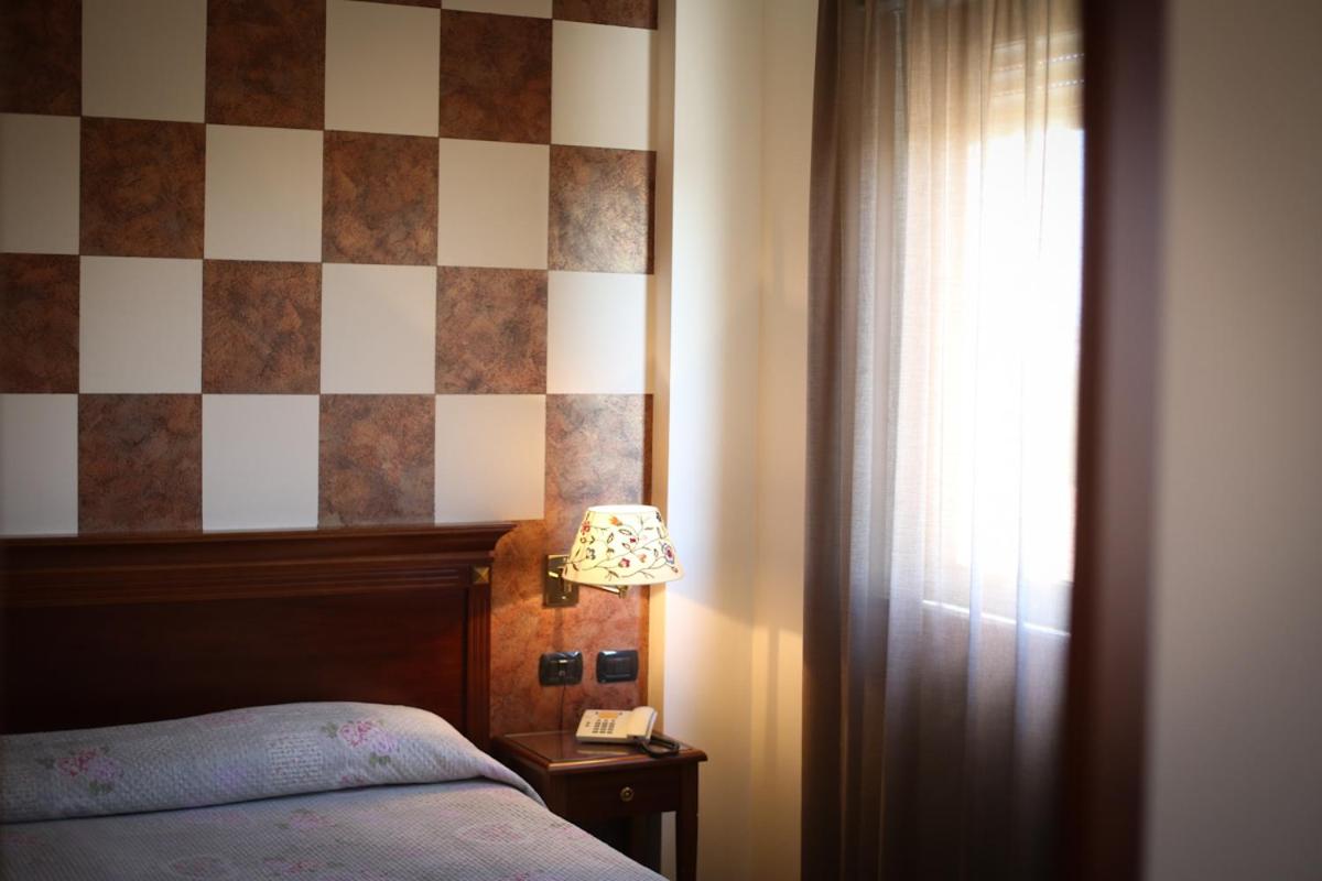Double Room - Photo 8
