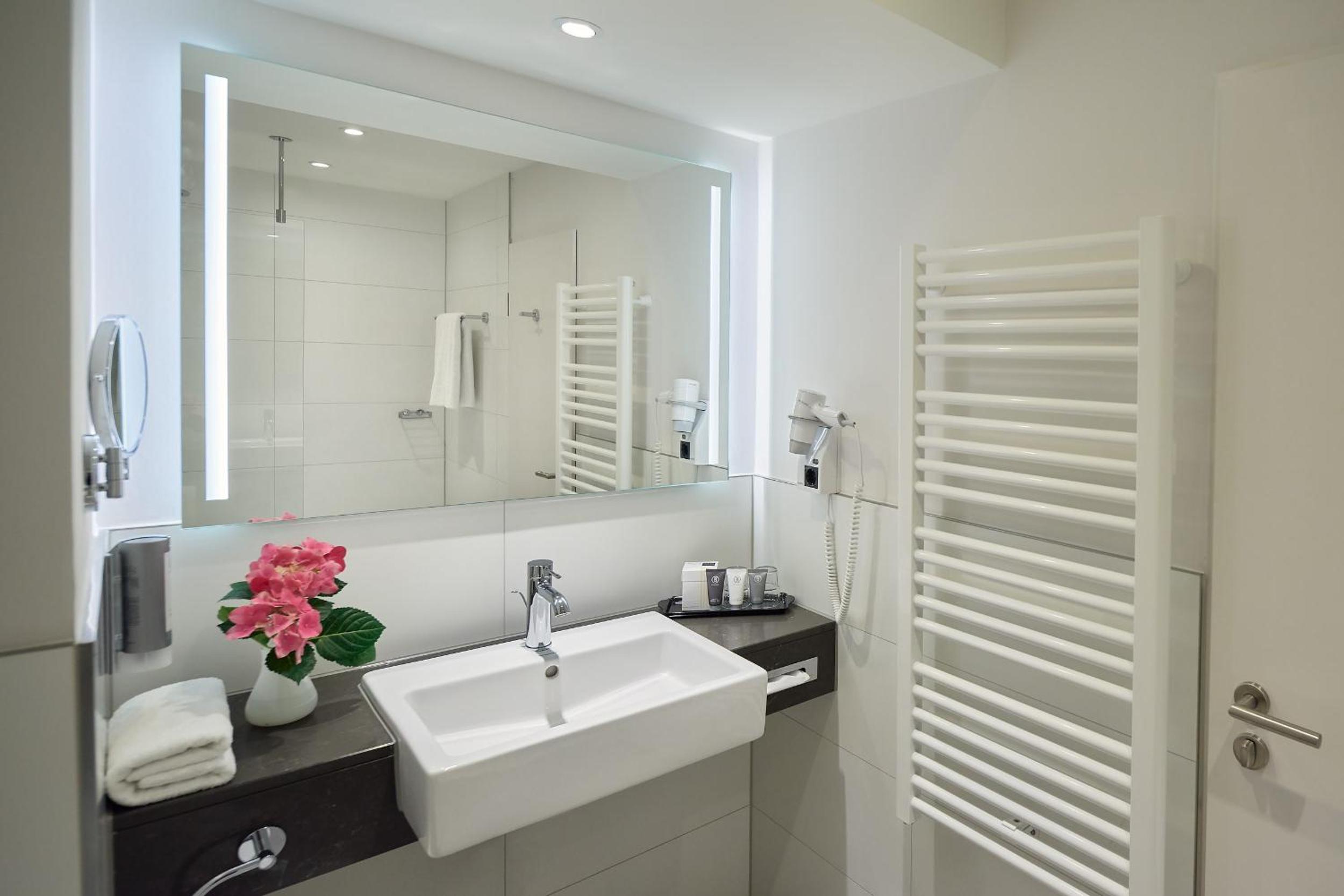 Deluxe Double Room - Photo 16