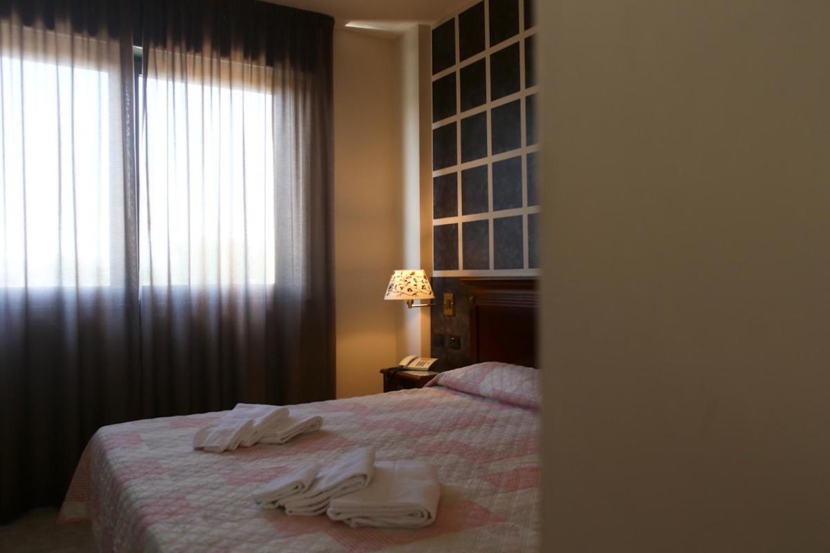 Double Room - Photo 7