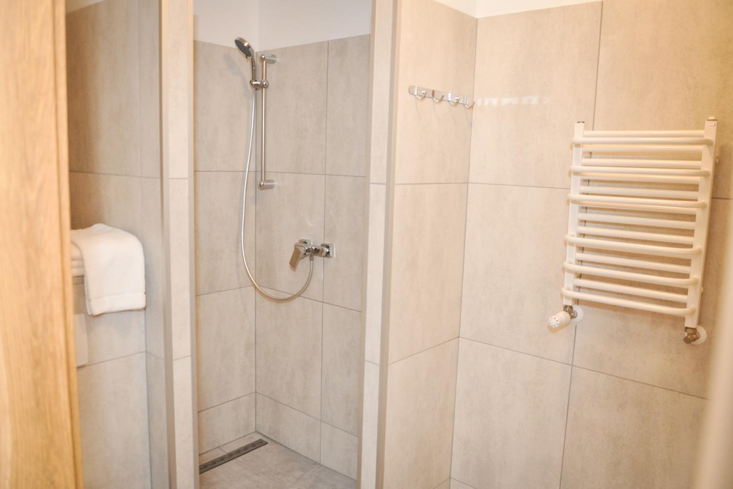 Economy Triple Room - Photo 2