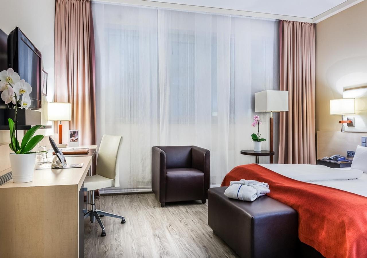 Premium Twin Room - Photo 8