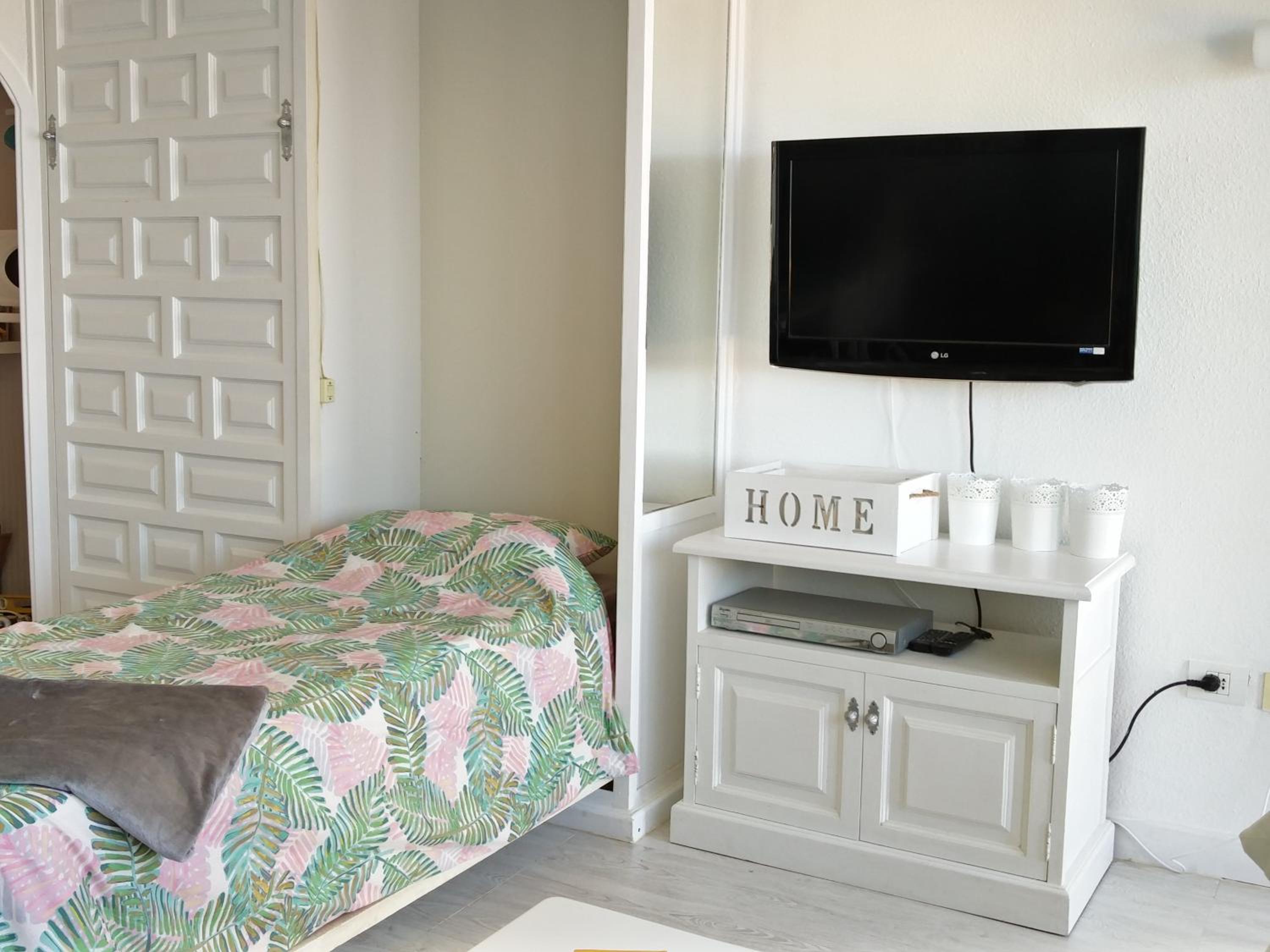 Studio Apartment photo 2