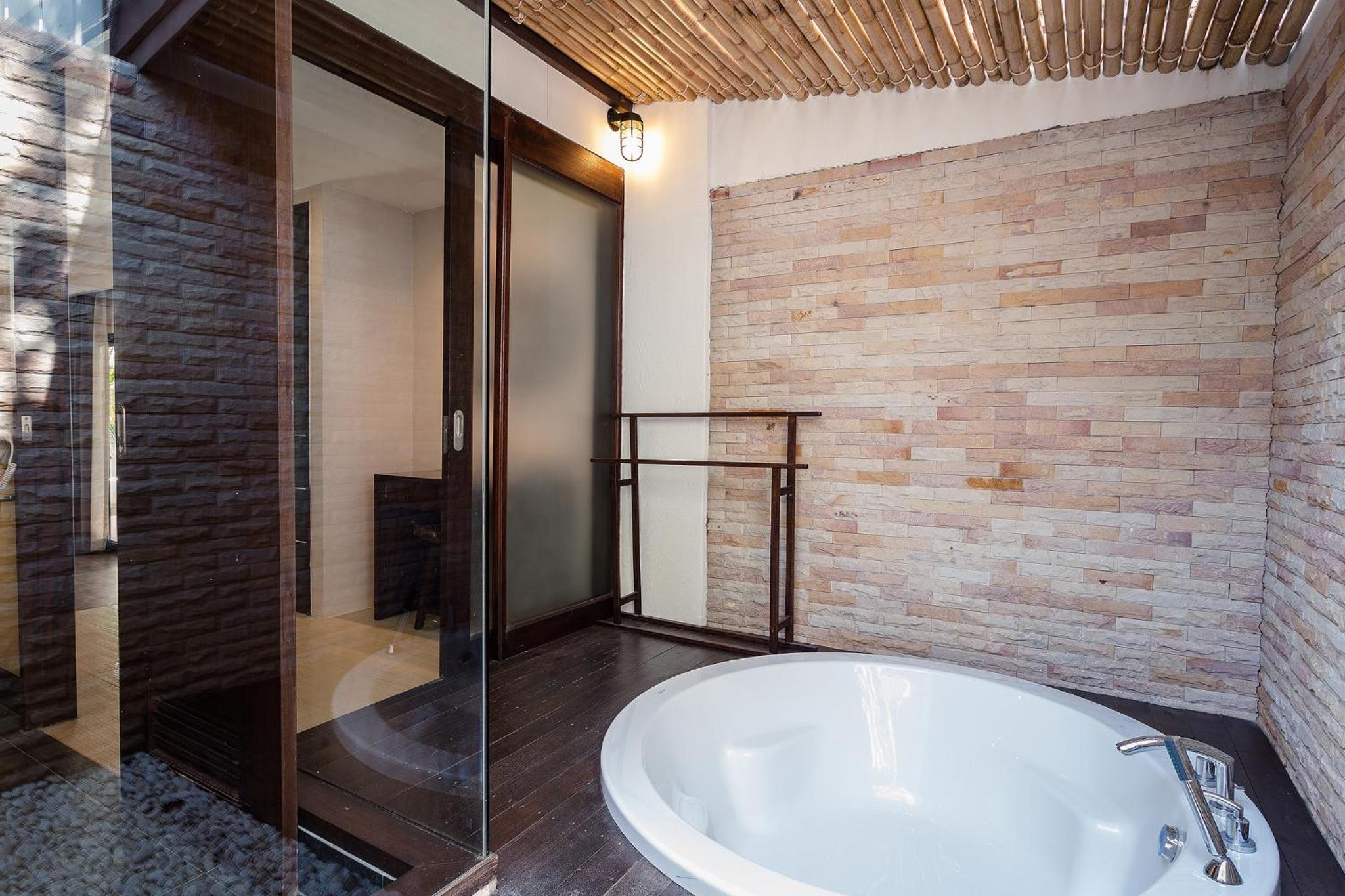 Deluxe Double Room with Bath photo 3