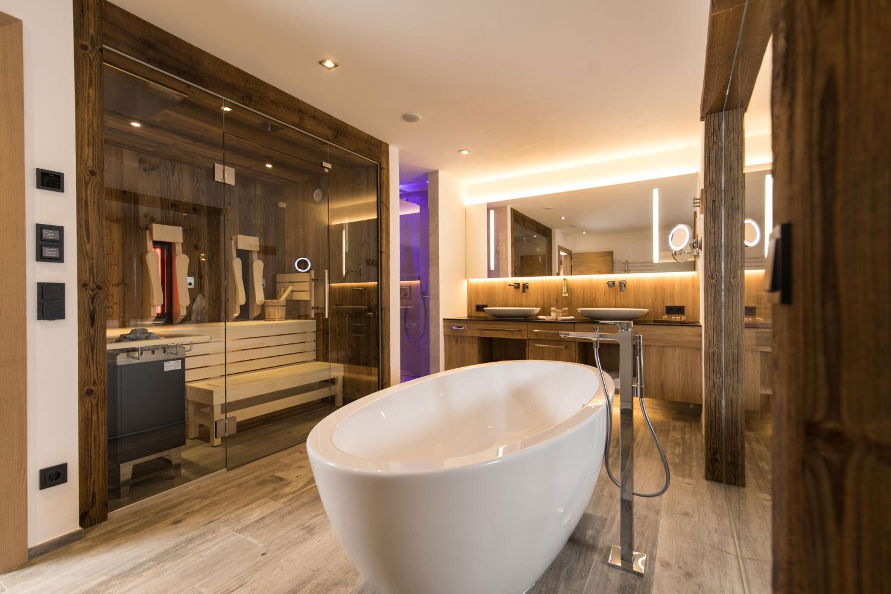 Spa Lodge Suite photo 3