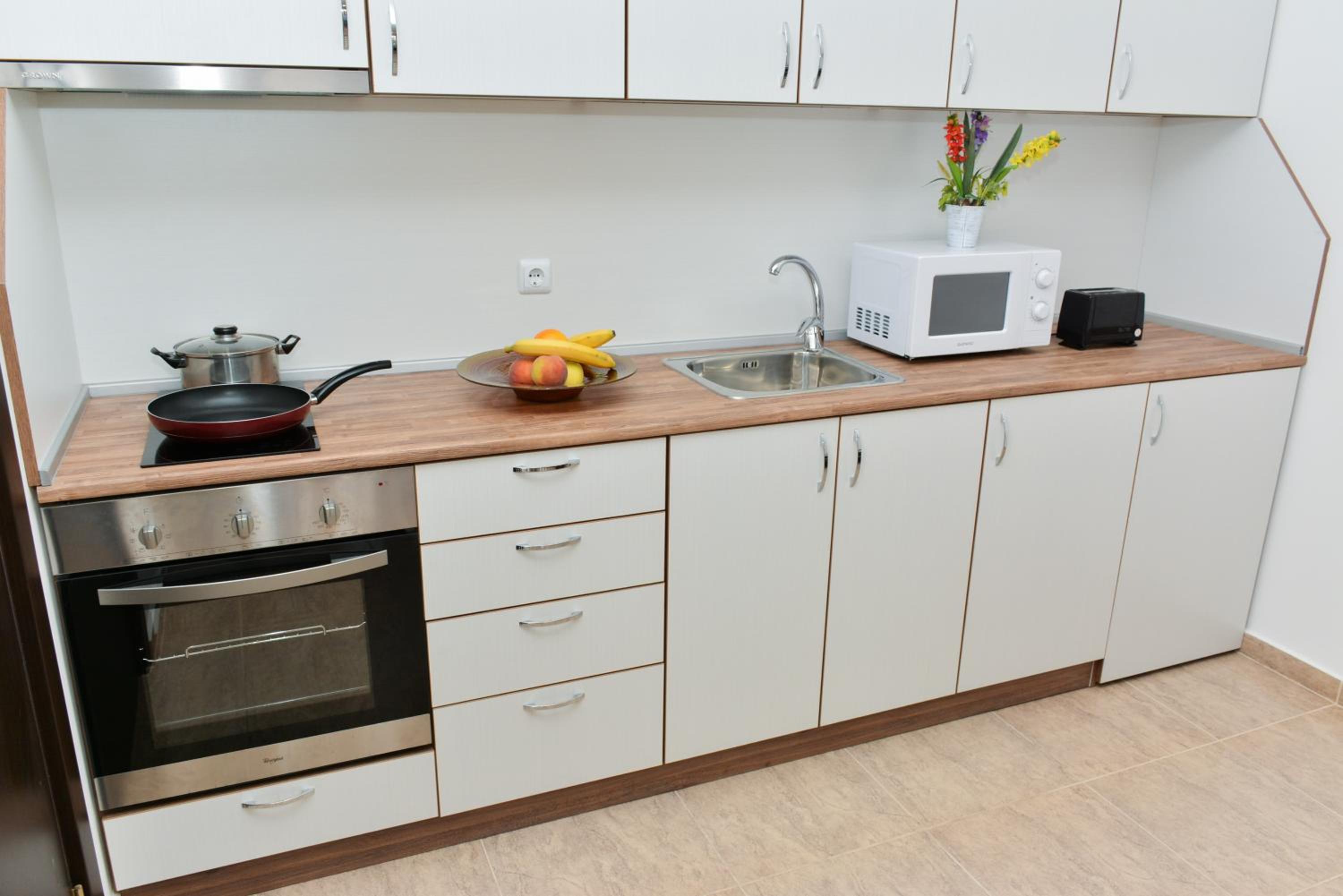 Deluxe One-Bedroom Apartment with Garden View photo 3