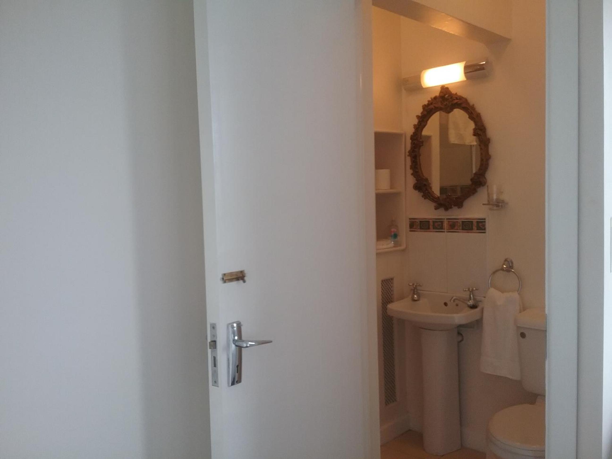 Standard Double Room - Photo 2