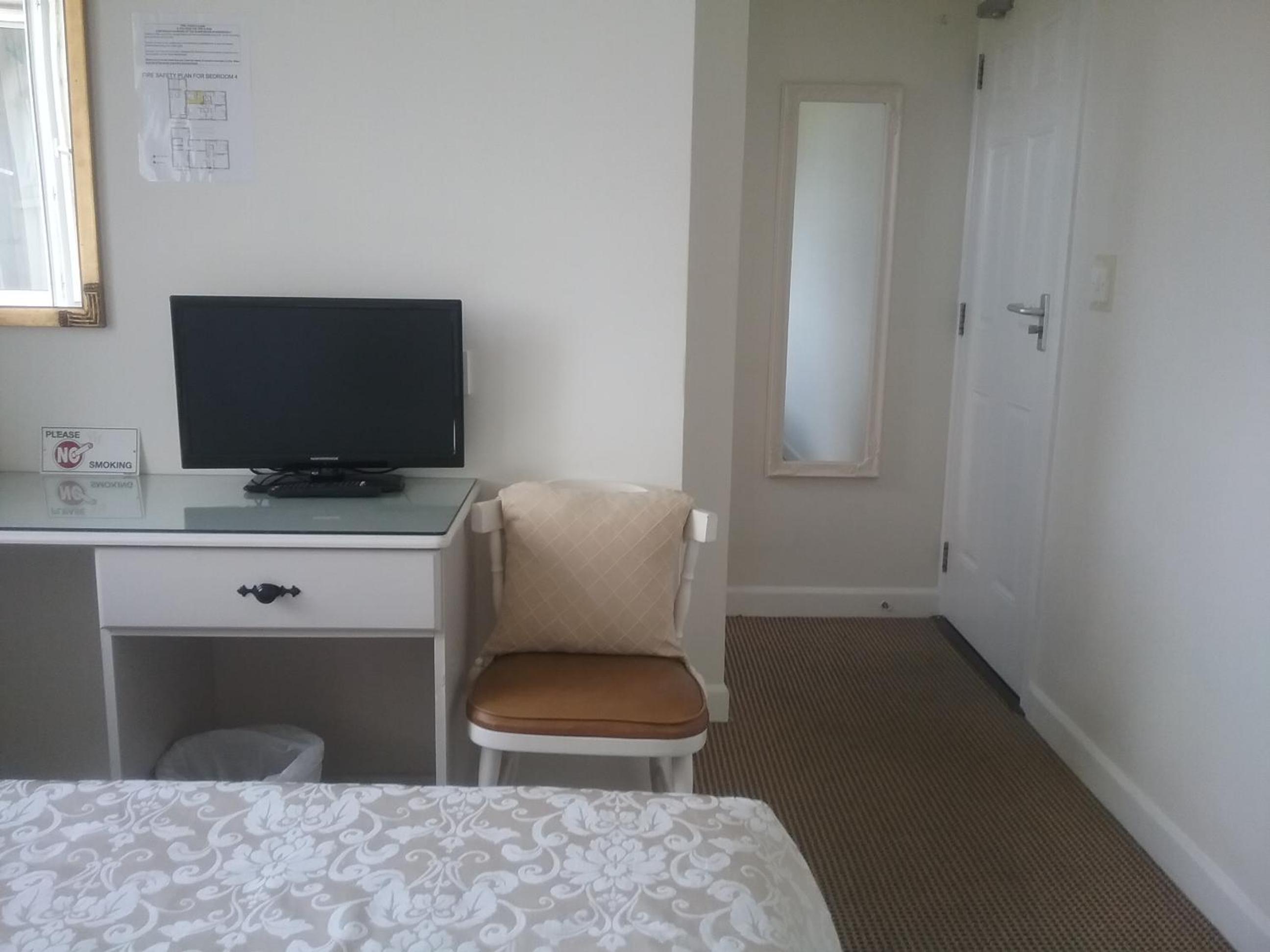 Standard Double Room - Photo 6