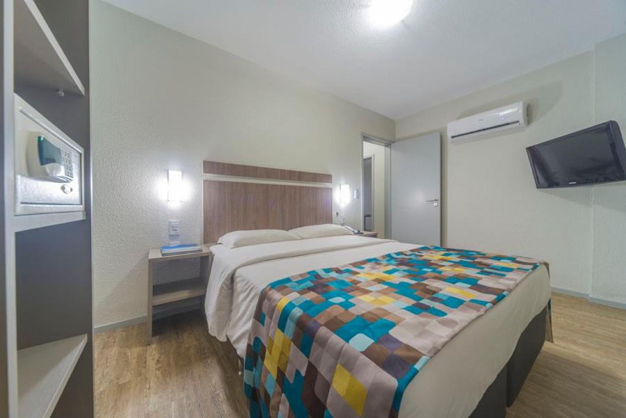 Two-Bedroom Apartment with Balcony - Photo 5