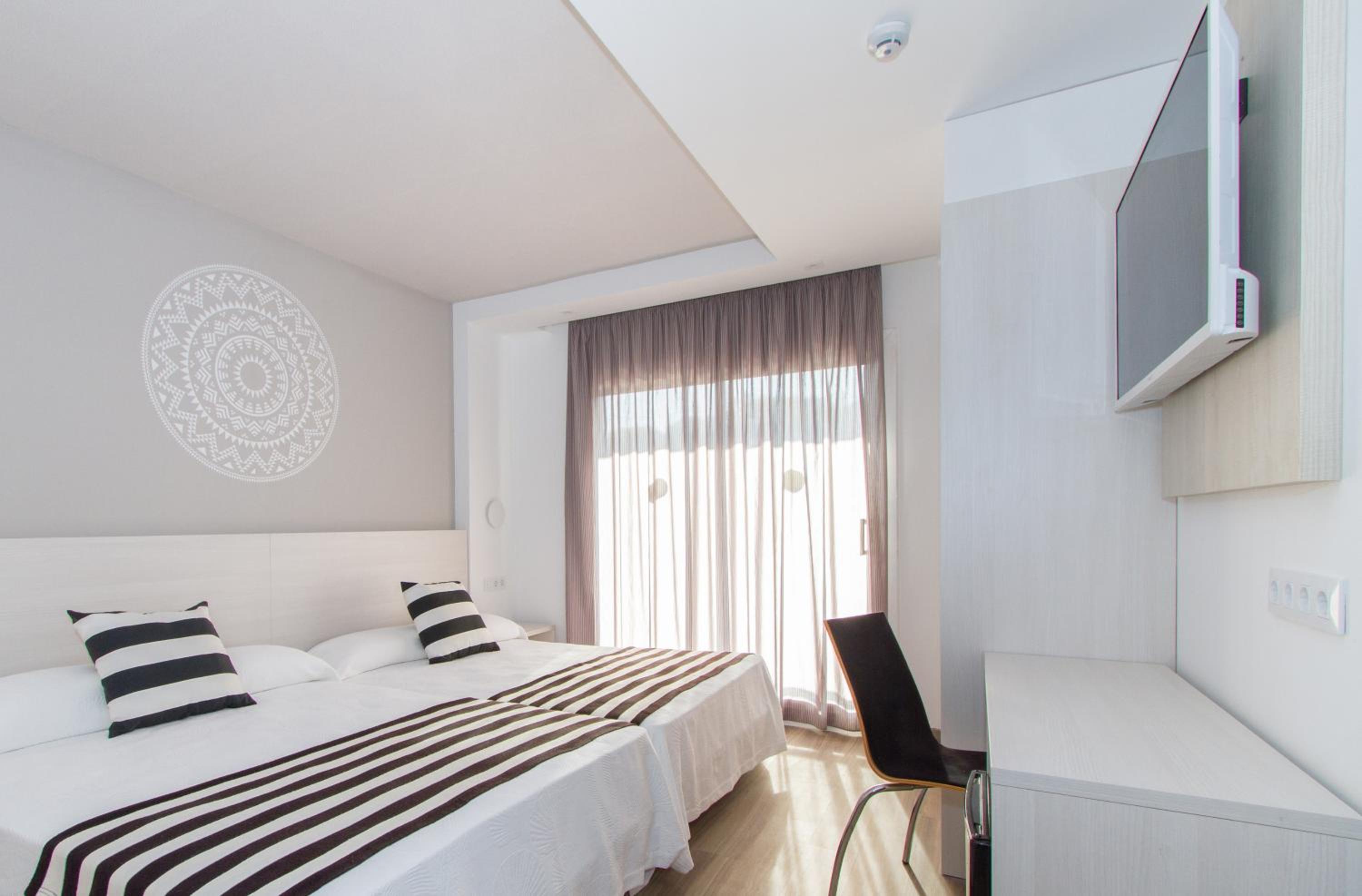 Standard Quadruple Room - Photo 1