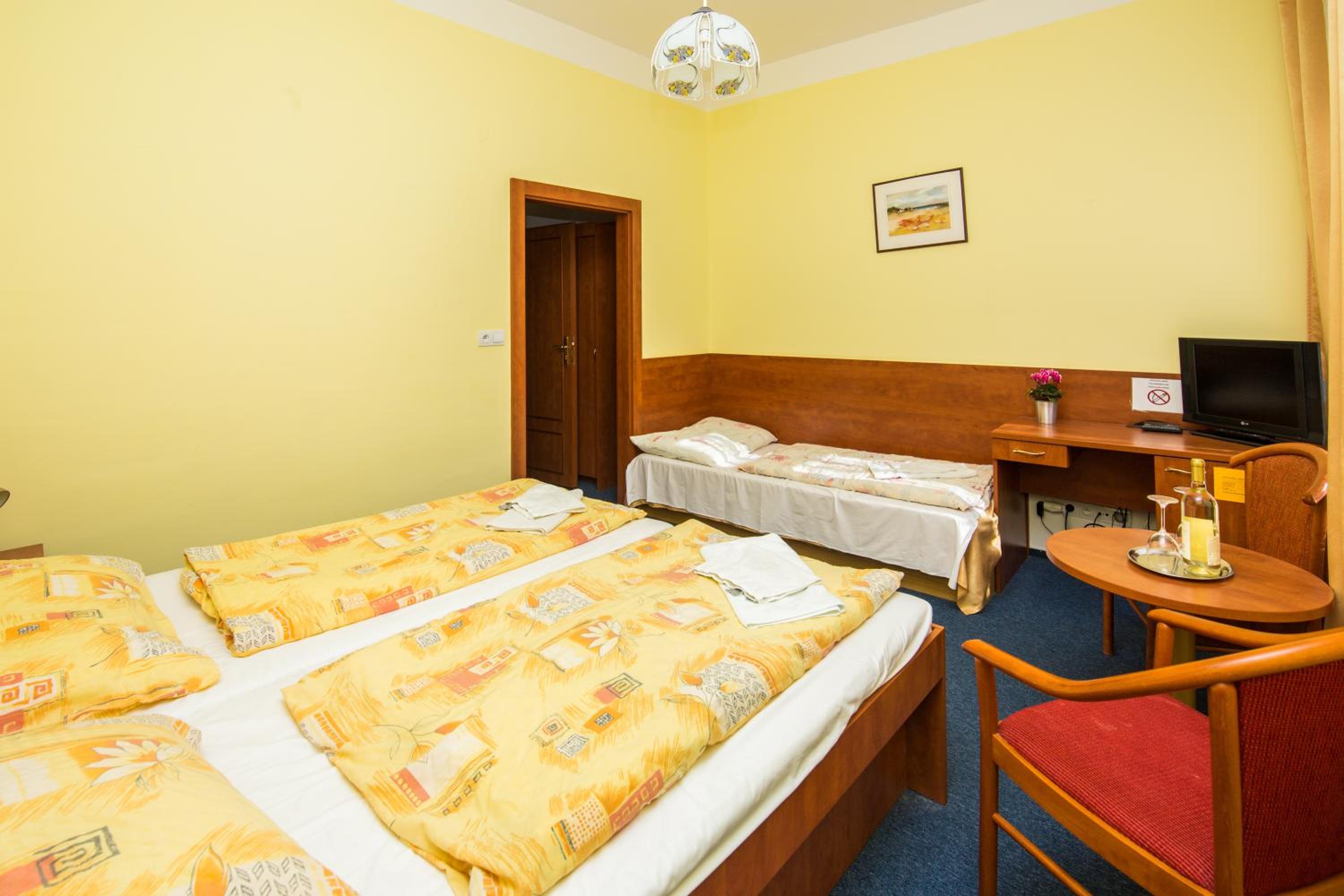 Standard Triple Room - Photo 14