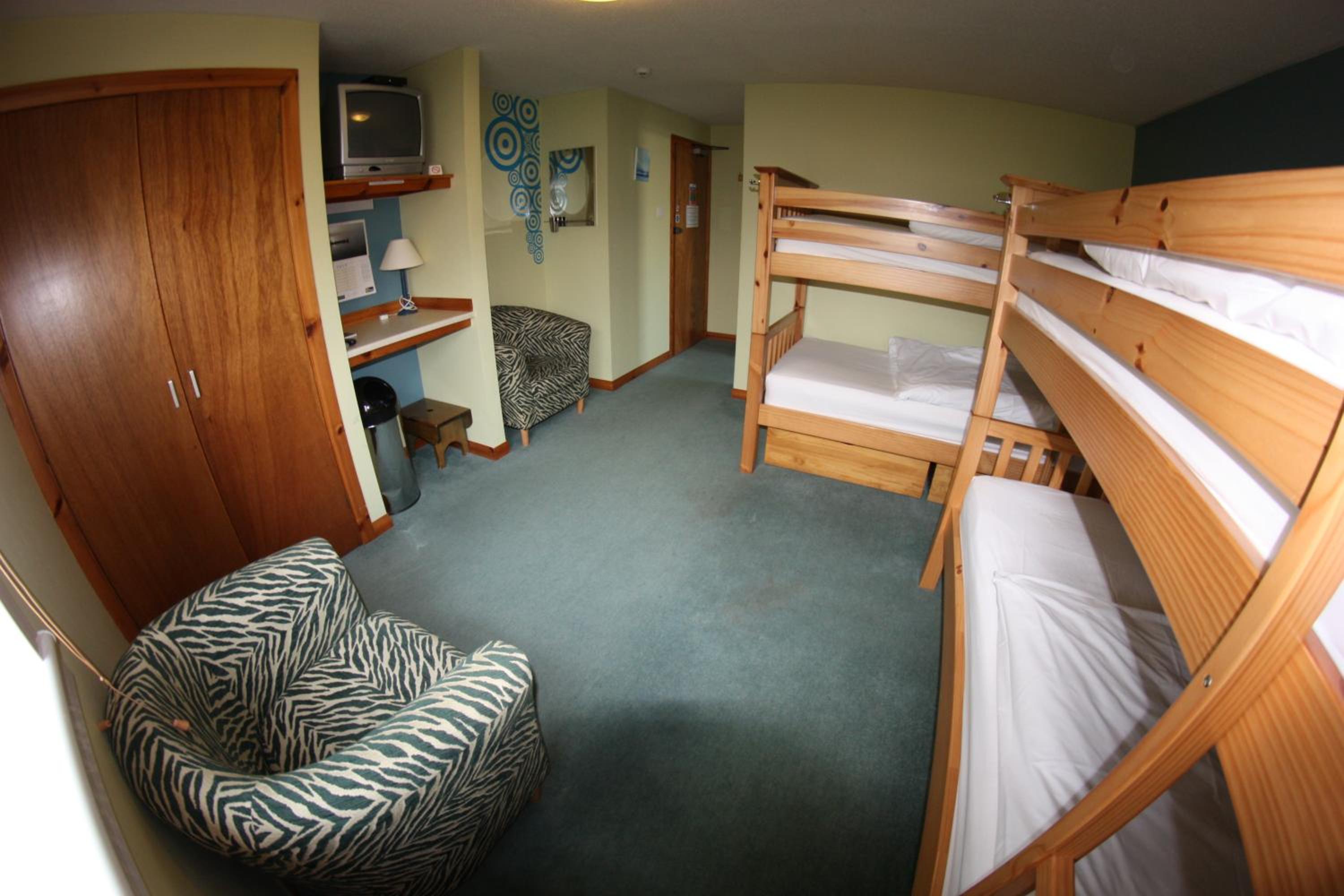 Quadruple Room with Private Bathroom - Photo 1