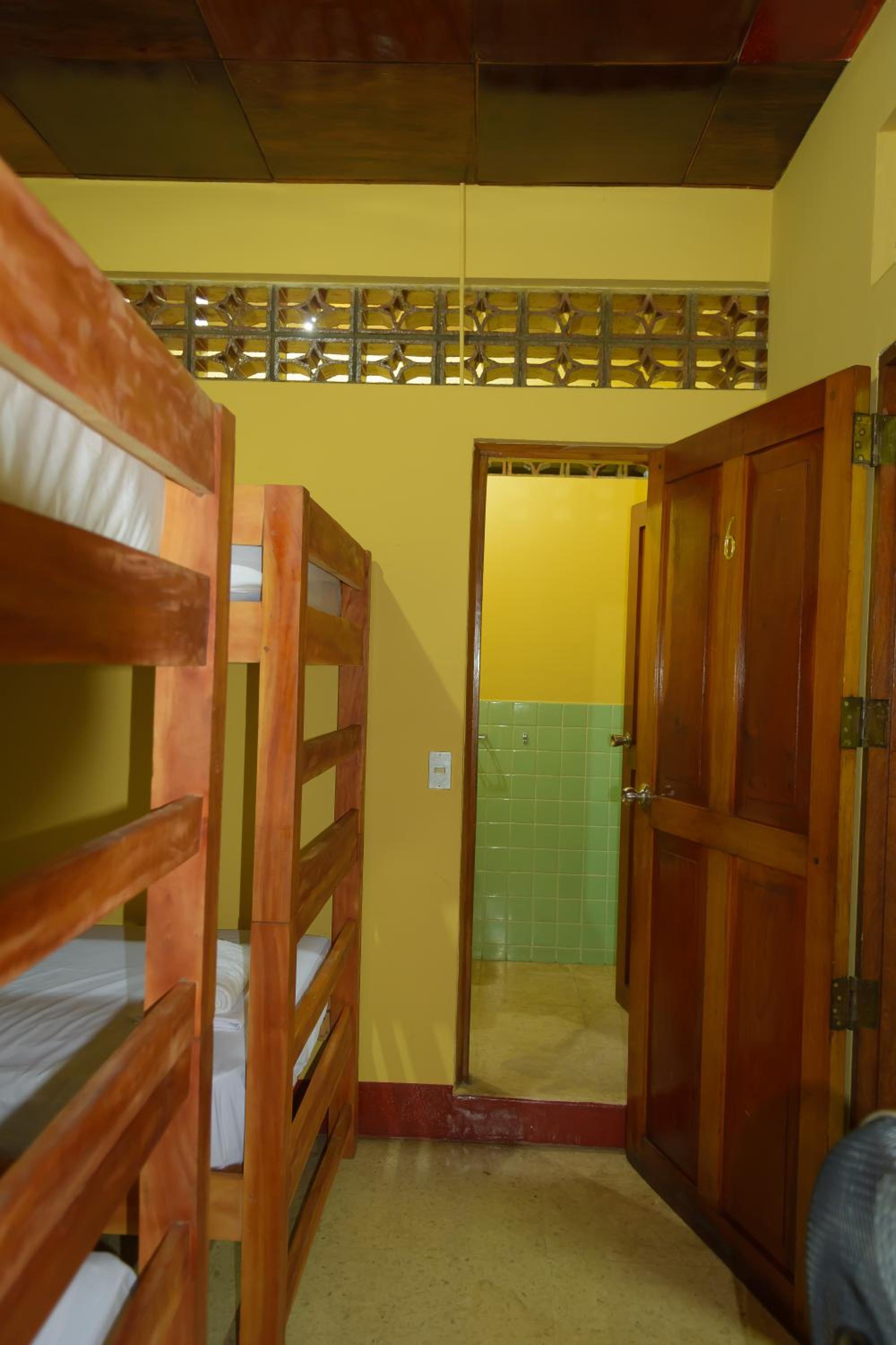 Economy Quadruple Room with Shared Bathroom photo 3