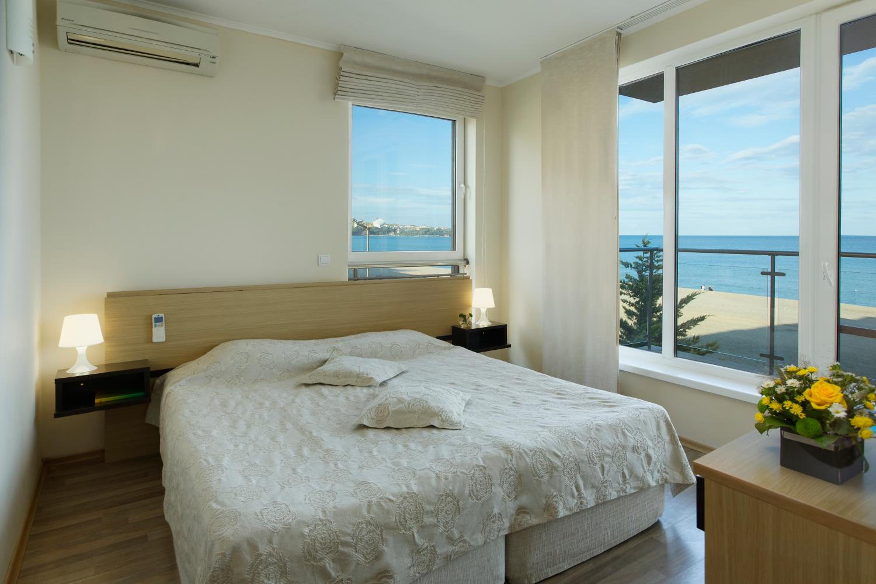 Two-Bedroom Apartment with Exclusive Sea View photo 3