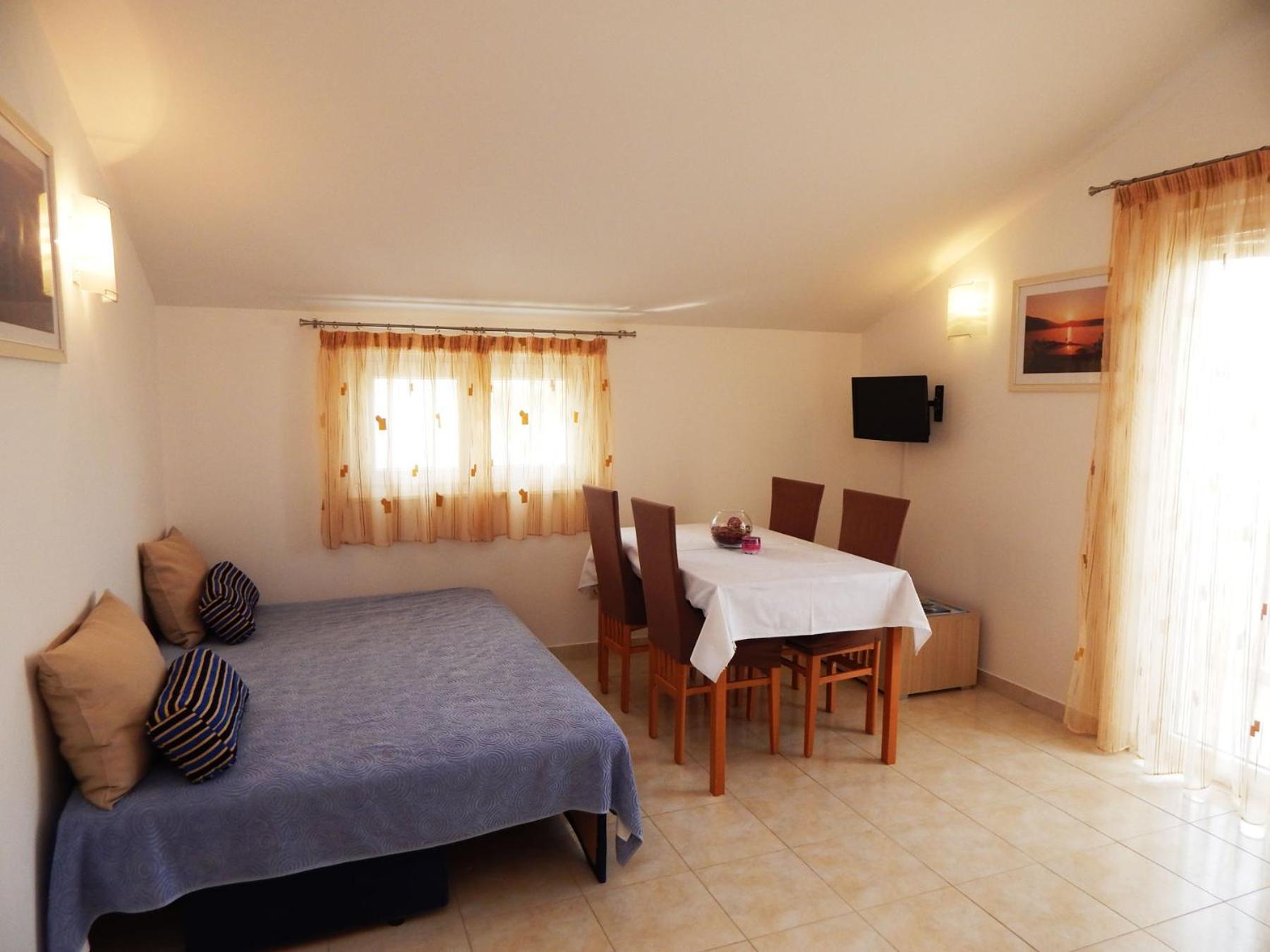 One-Bedroom Apartment with Balcony and Sea View photo 1