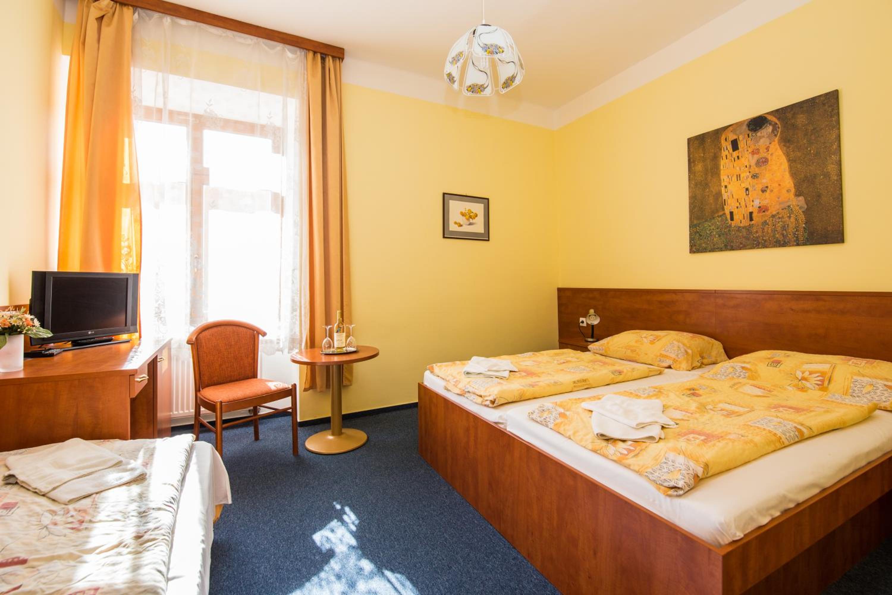 Standard Double or Twin Room - Photo 21