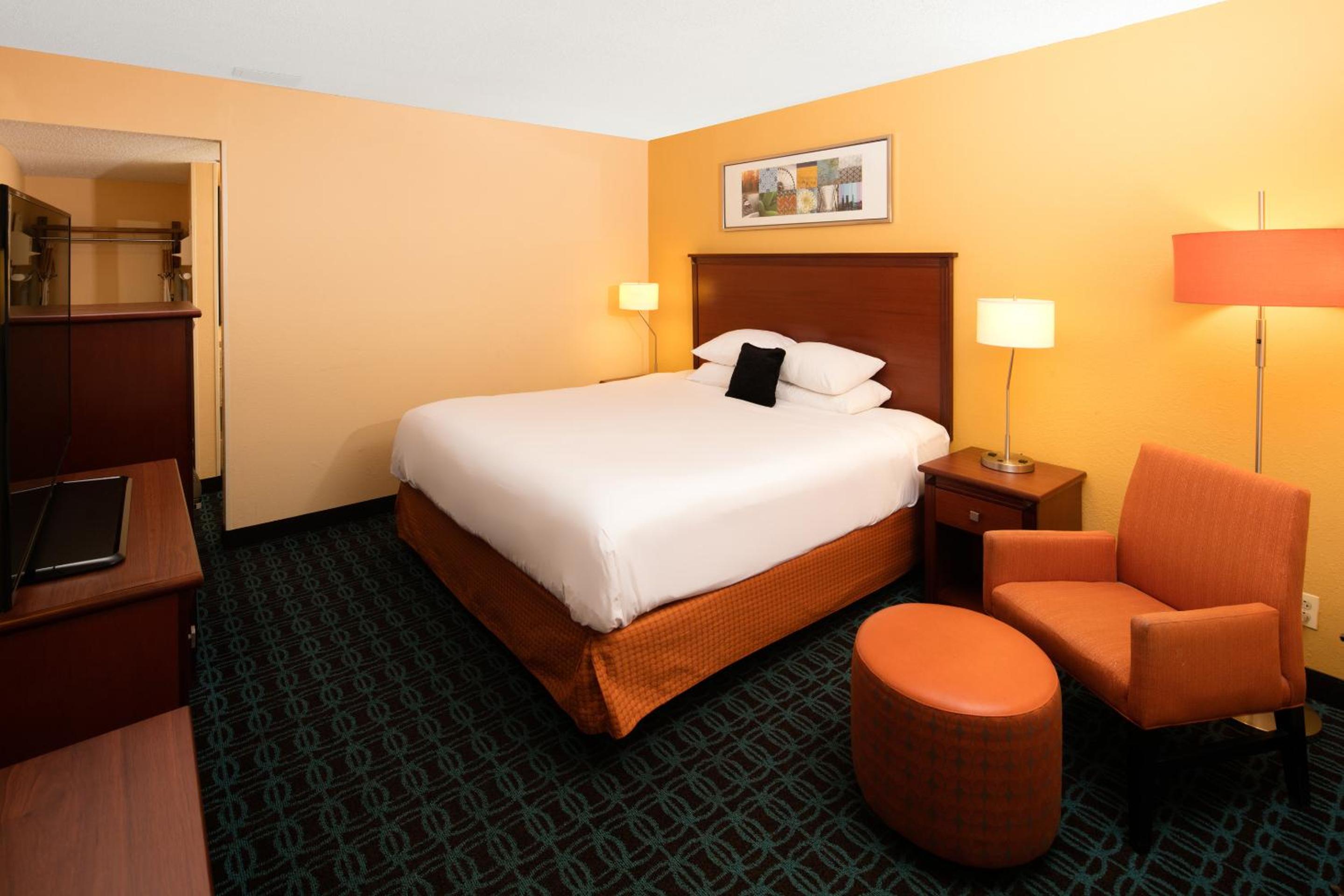 King Room - Non-Smoking - Photo 1