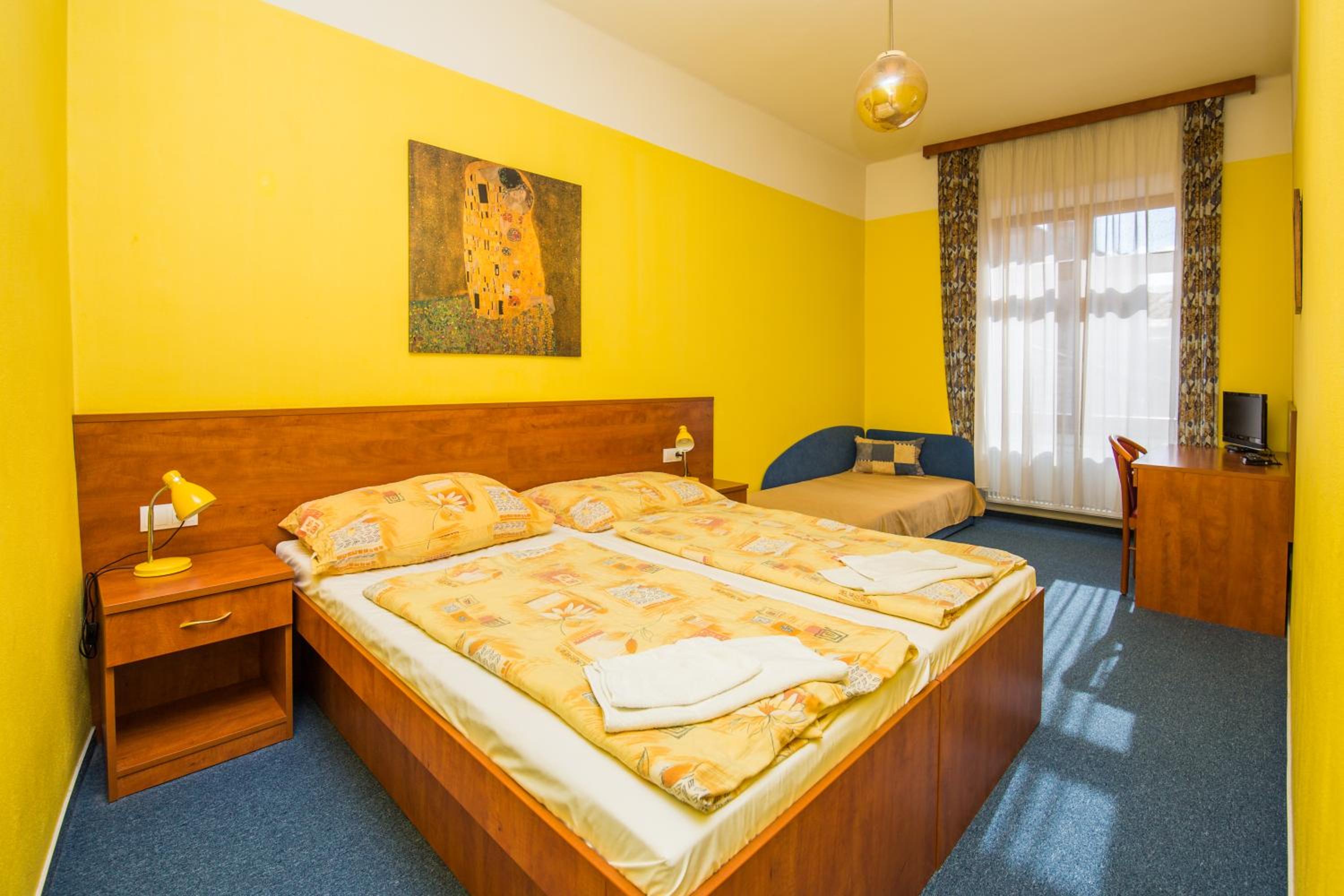 Standard Double or Twin Room - Photo 16