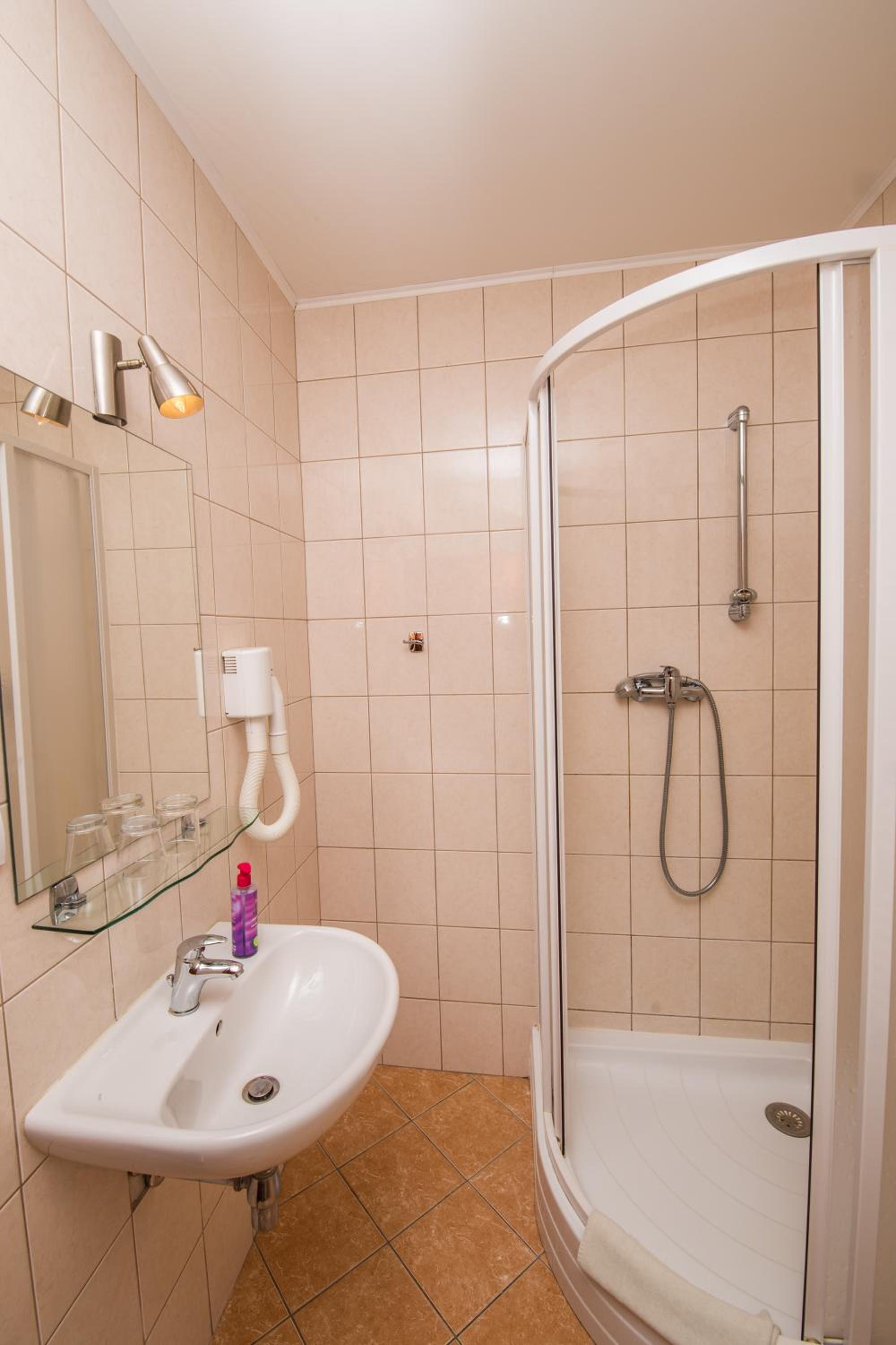 Standard Double or Twin Room - Photo 3