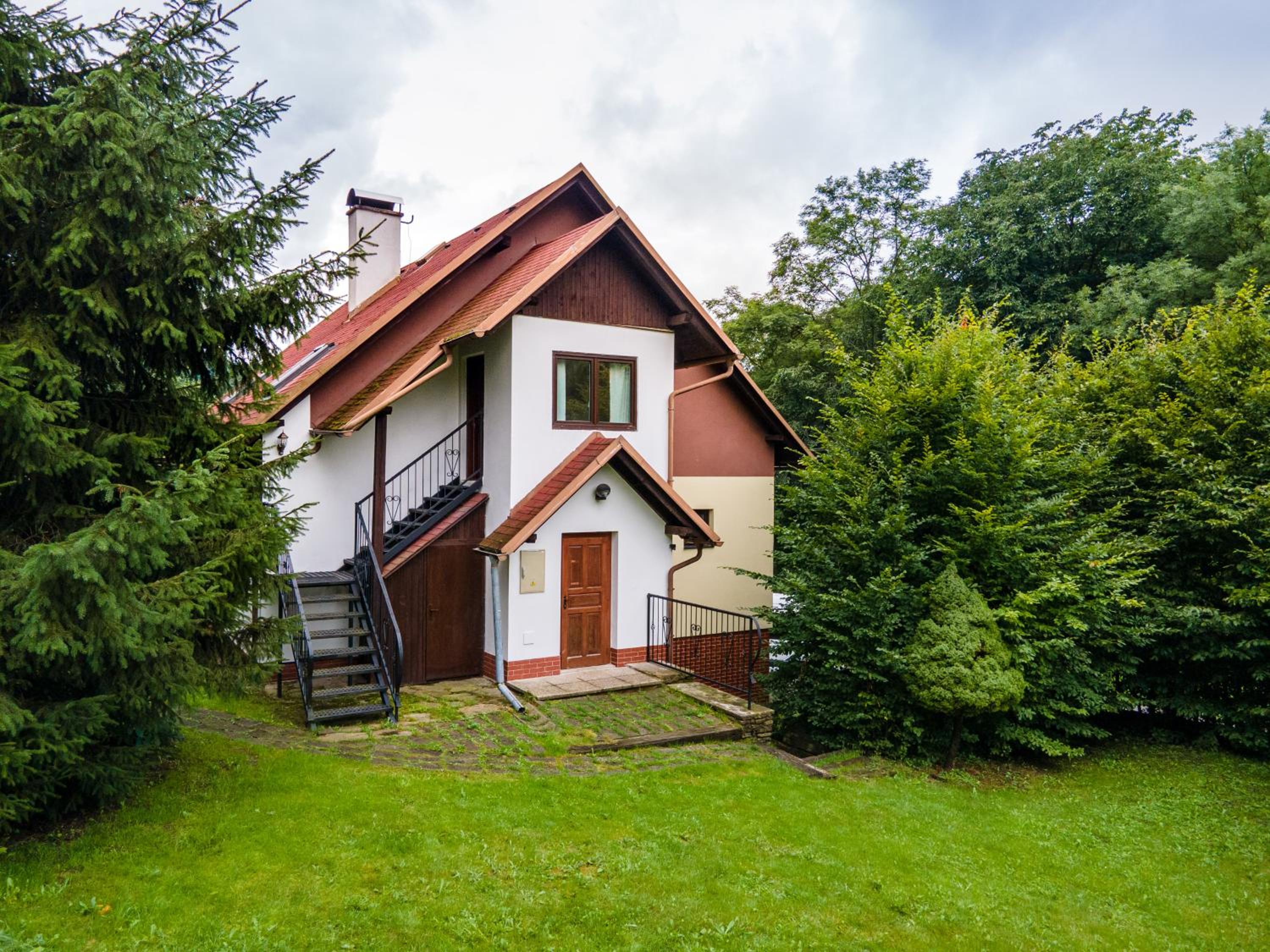 Six-Bedroom House photo 2