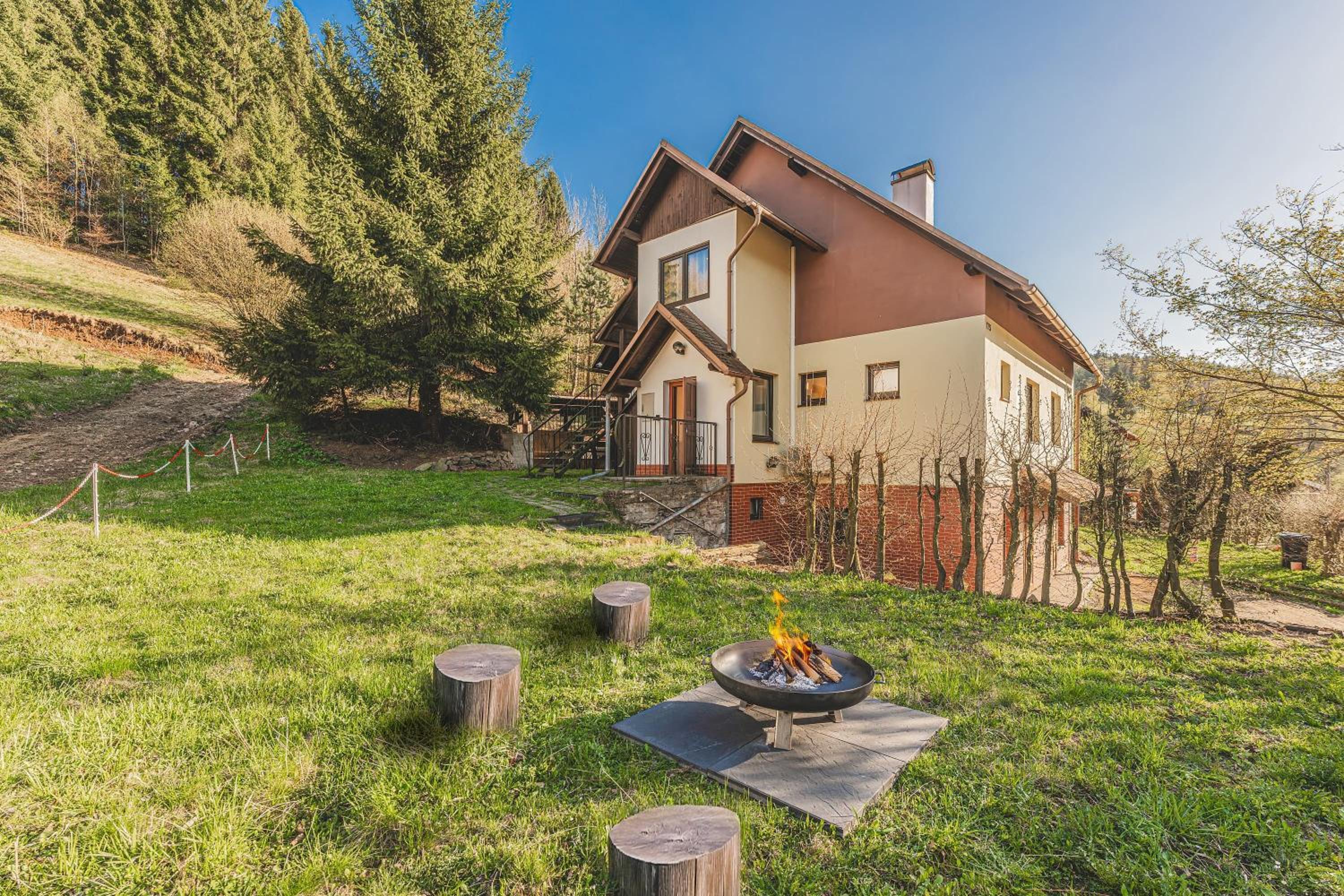 Six-Bedroom House photo 1