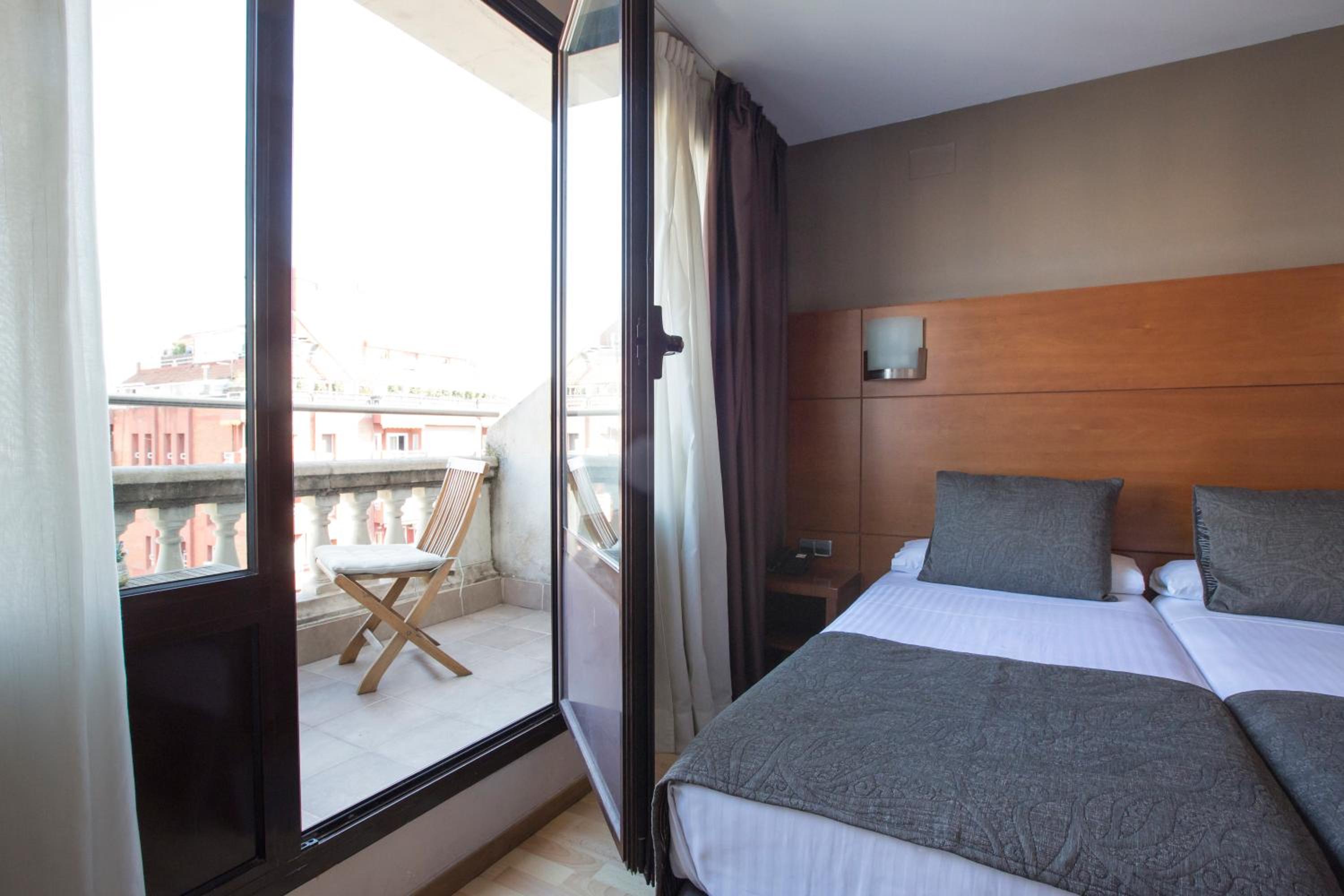 Twin Room with Balcony photo 2