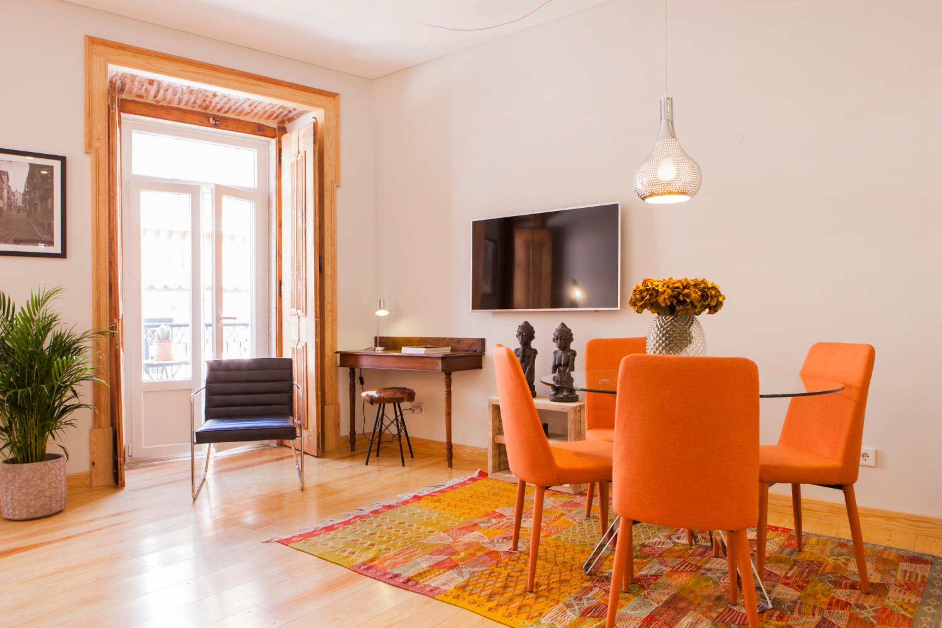 Two-Bedroom Apartment - Photo 2