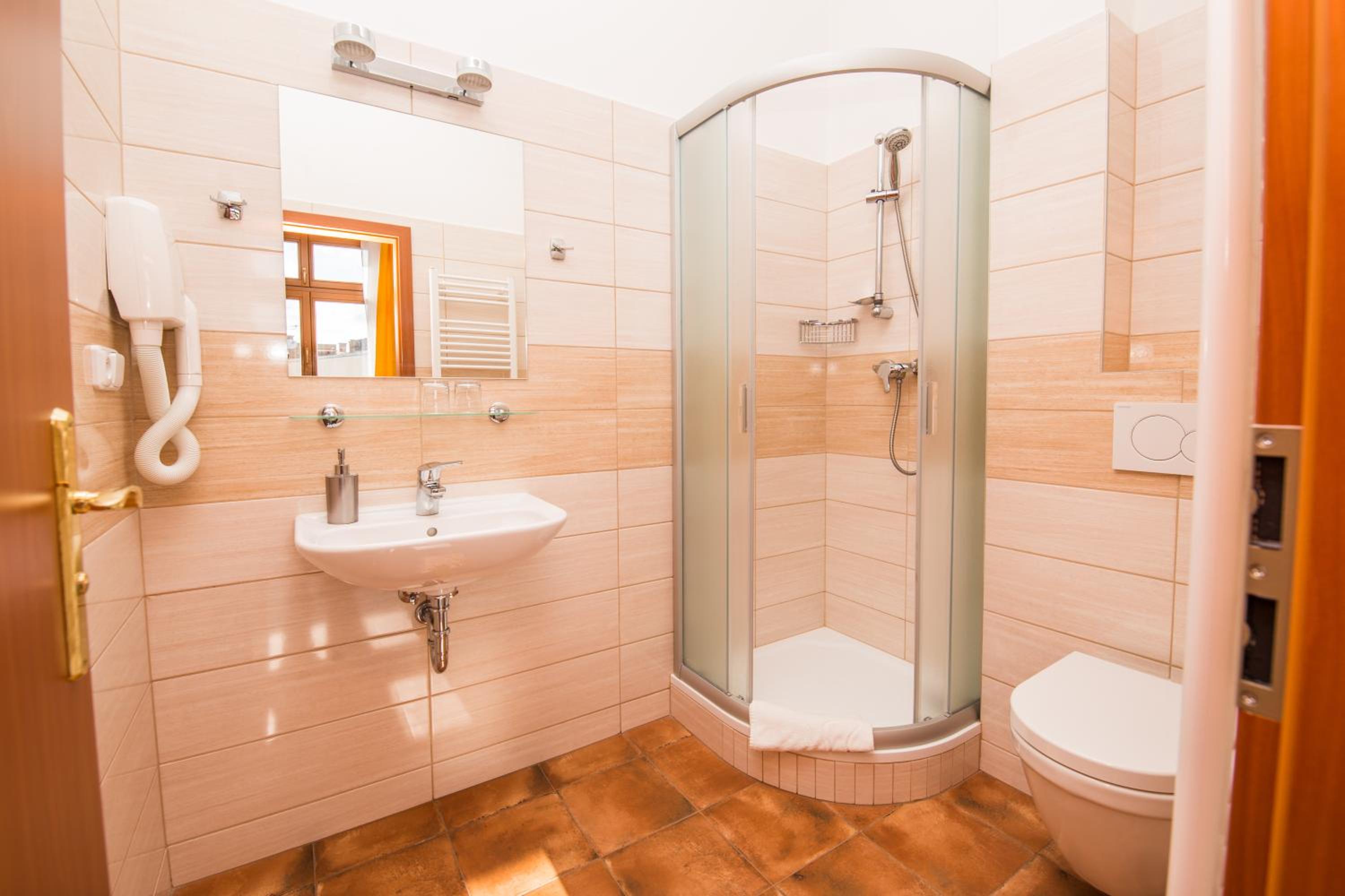 Standard Double or Twin Room - Photo 5
