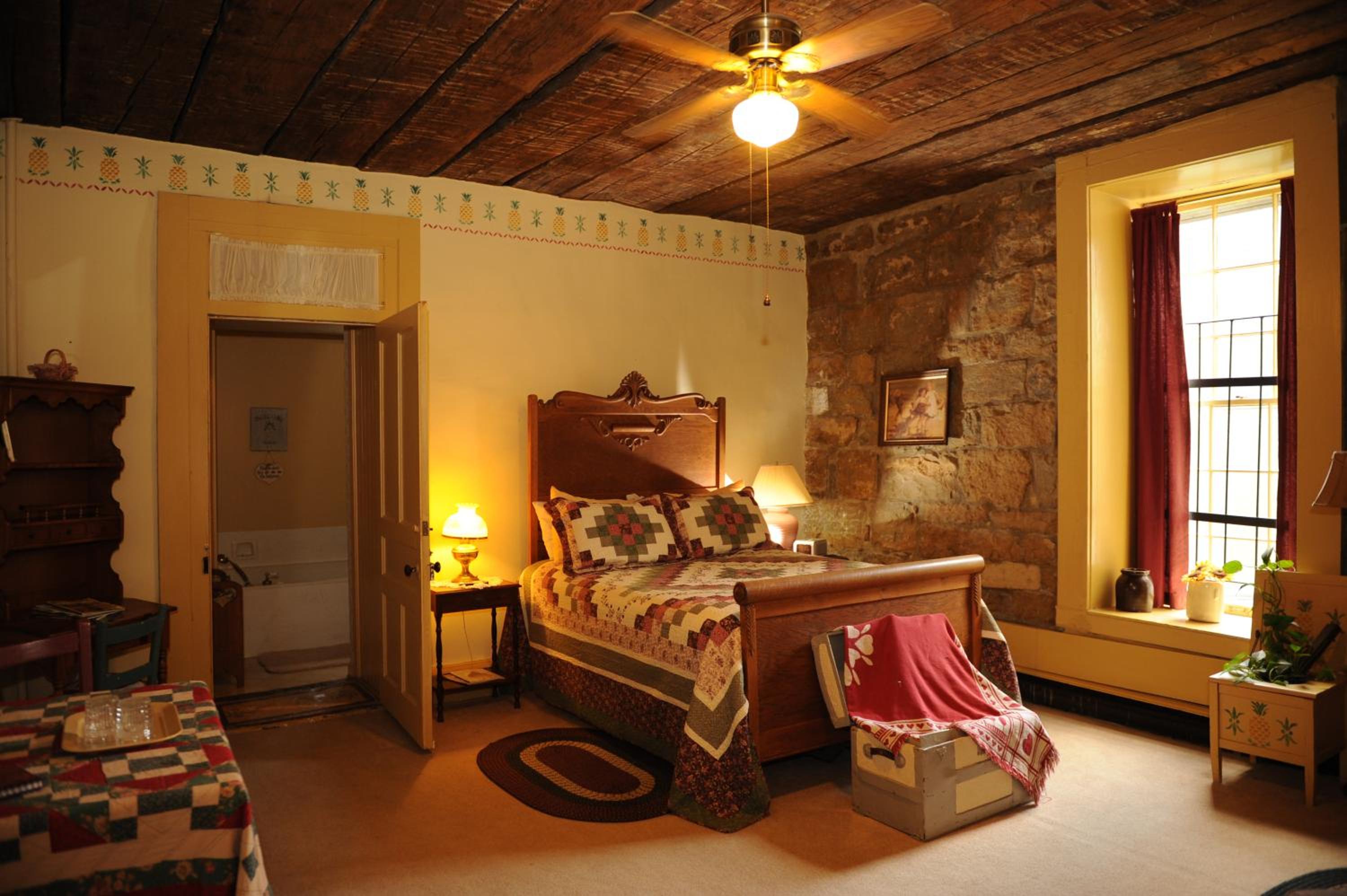 Deluxe King Room - Photo 1
