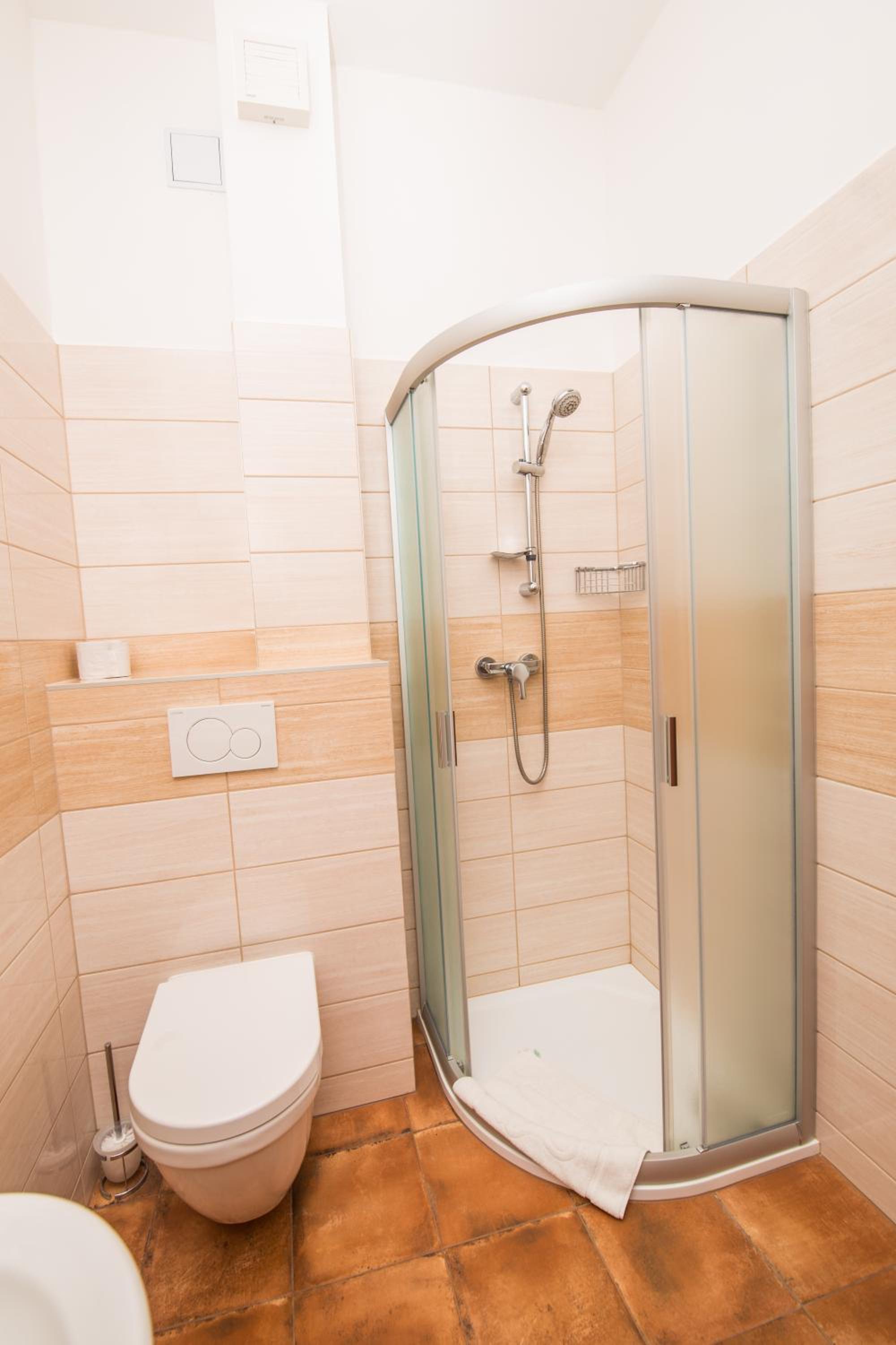 Standard Double or Twin Room - Photo 11