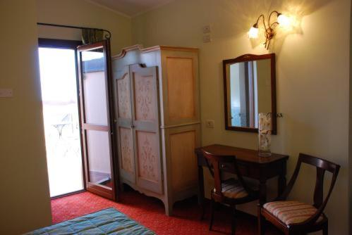 Double Room Lake View with Terrace photo 2