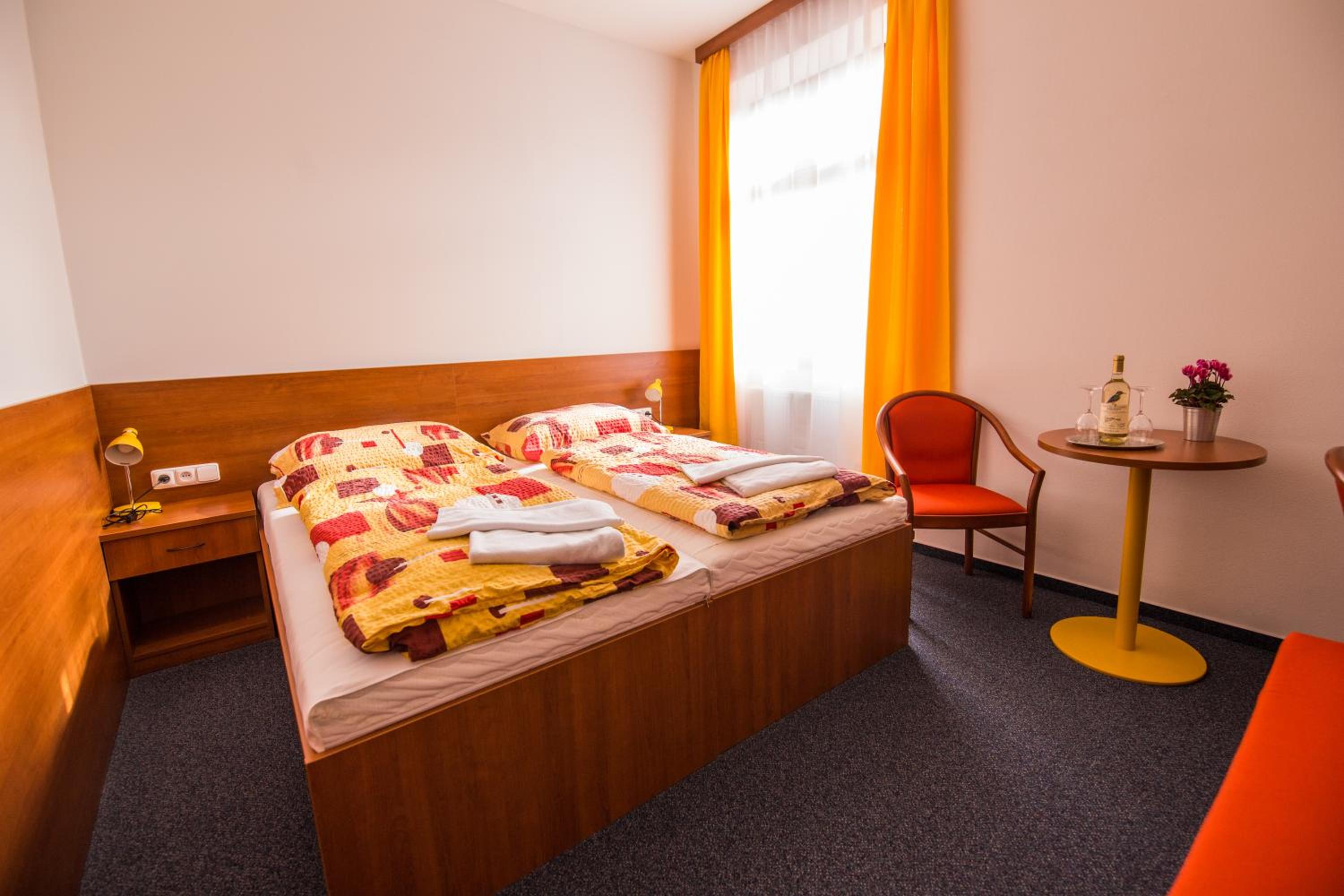 Standard Double or Twin Room - Photo 15