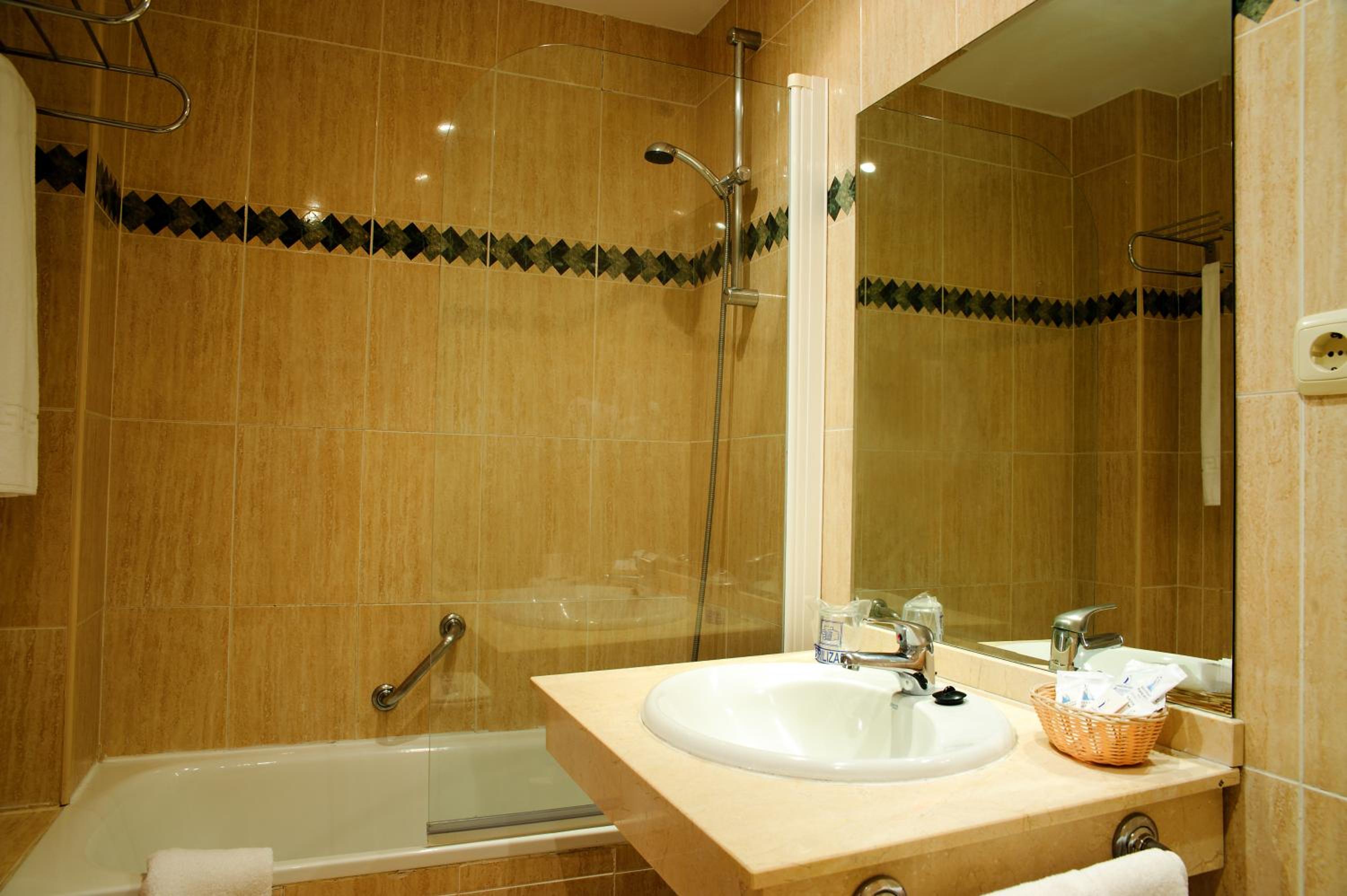 Studio with Side Sea View (1-2 Adults) - Photo 3