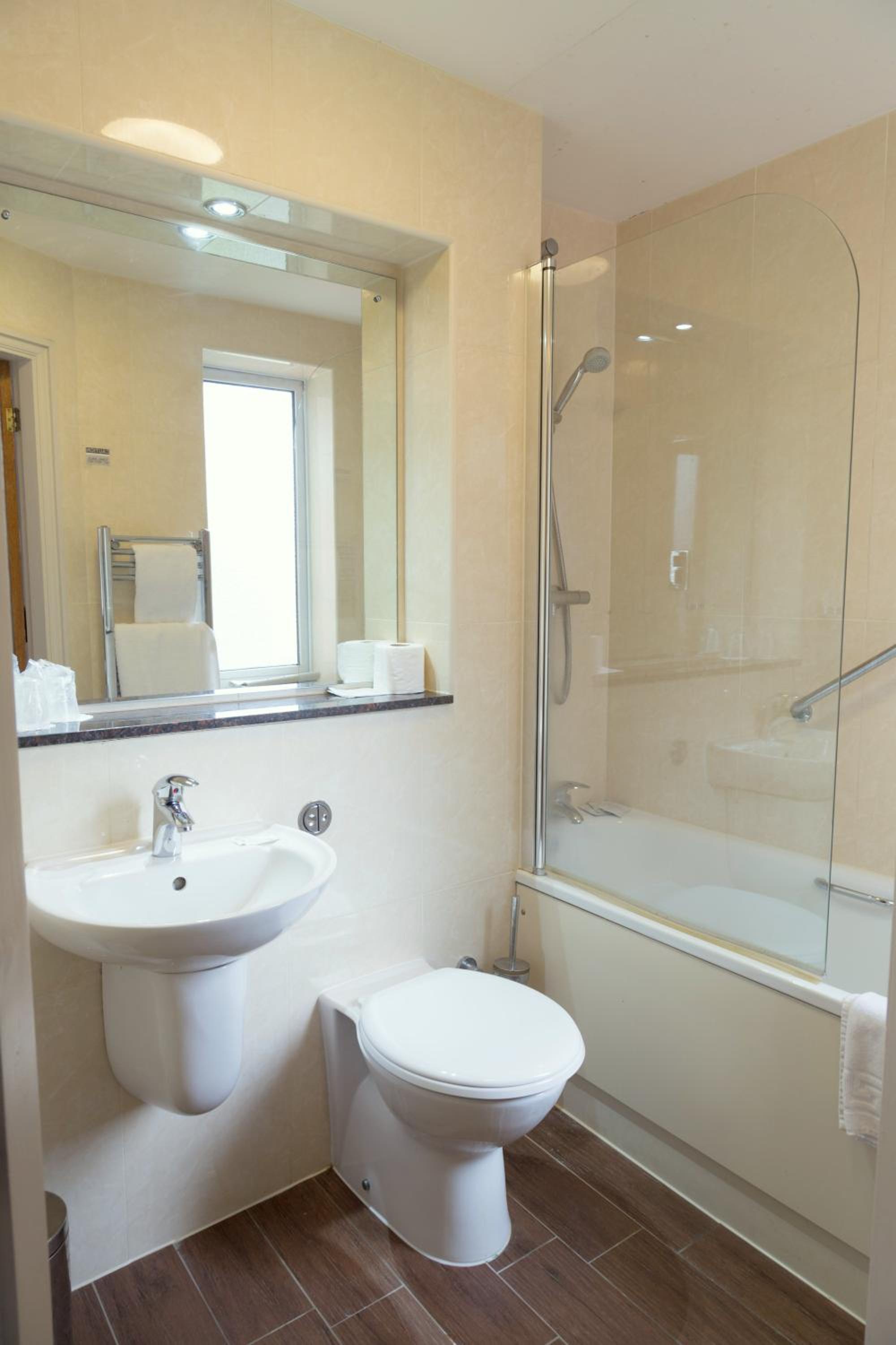Premium Twin Room - Photo 2