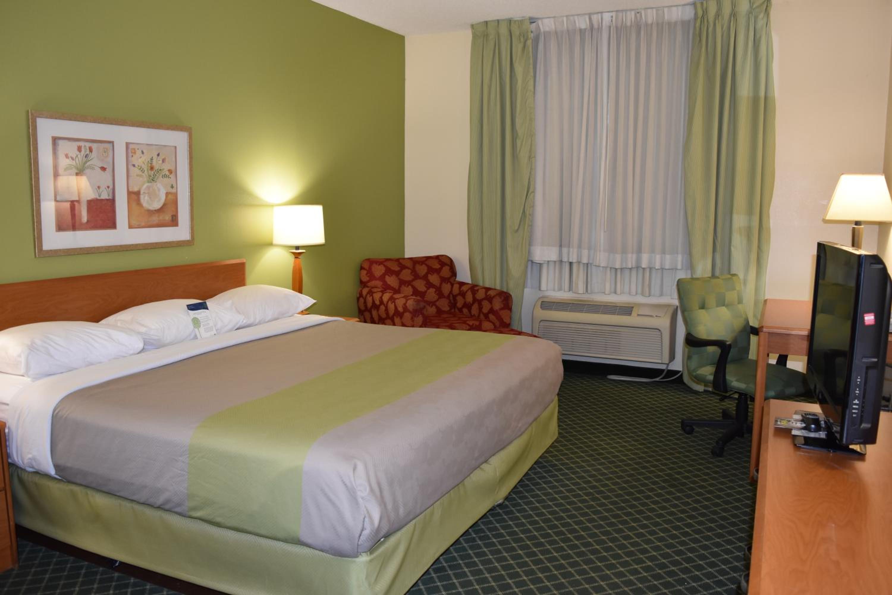 King Room - Non-Smoking - Photo 2