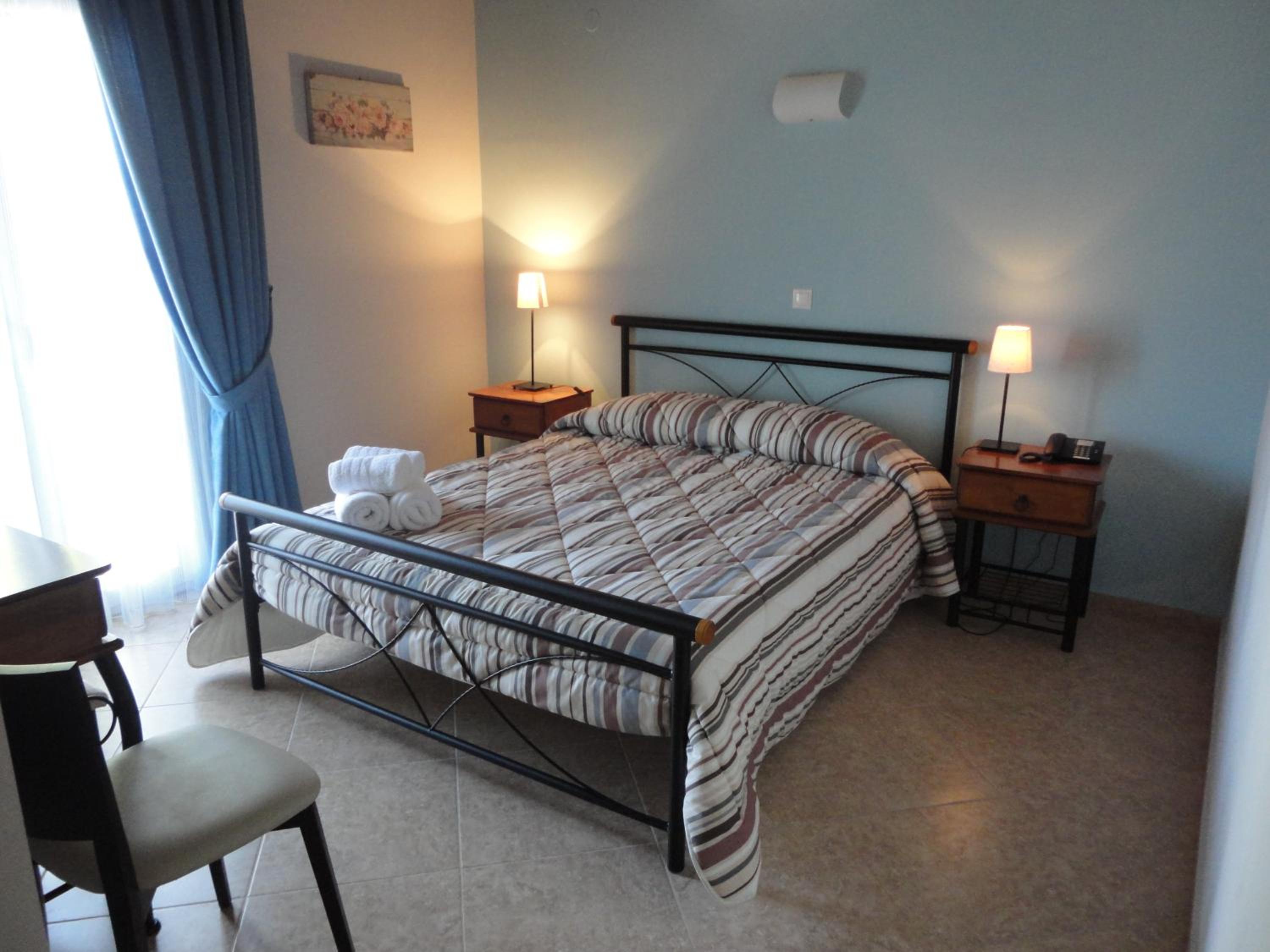 Standard Double Room - Photo 13
