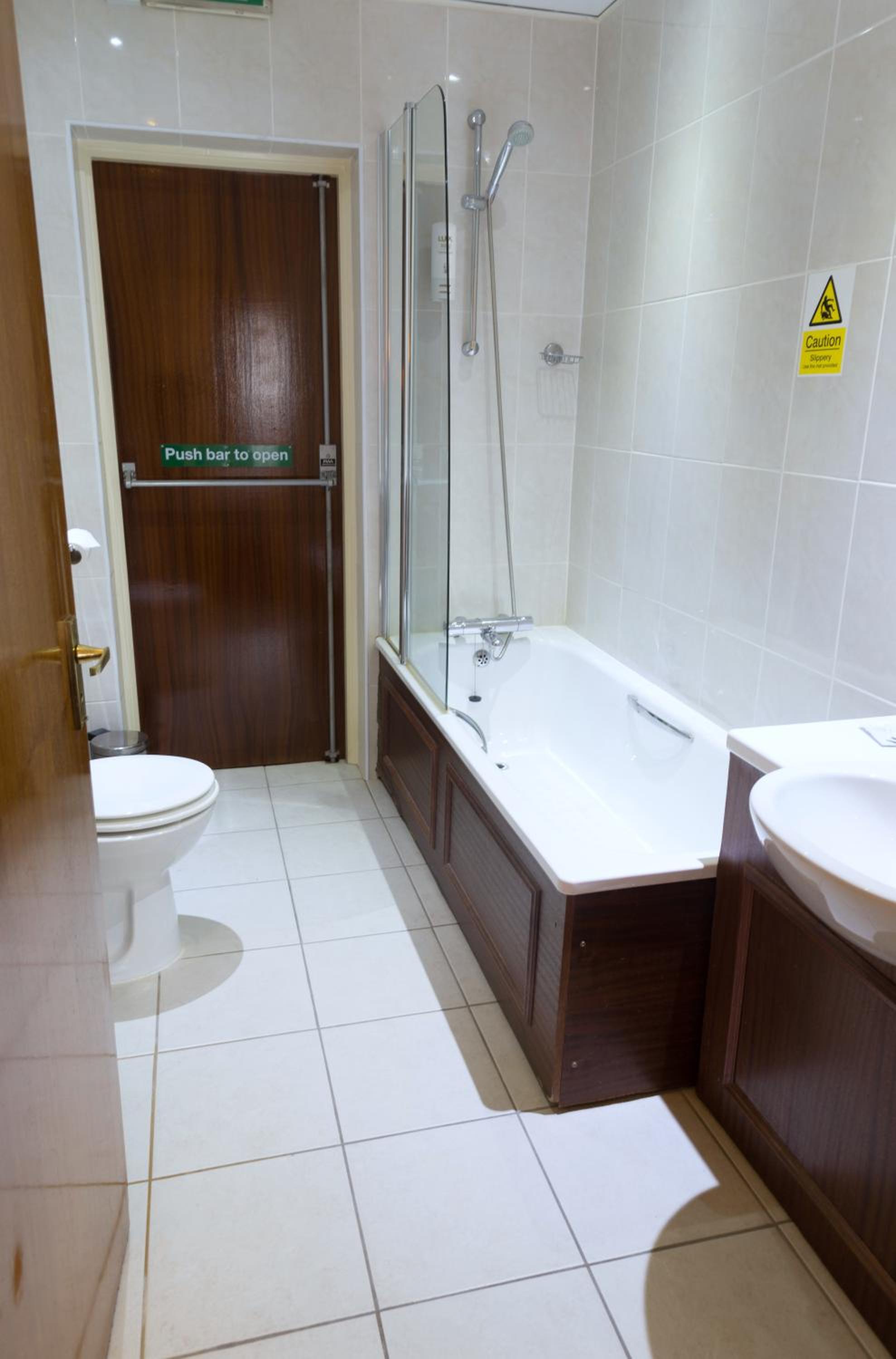 Suite (5 Beds) - Photo 3