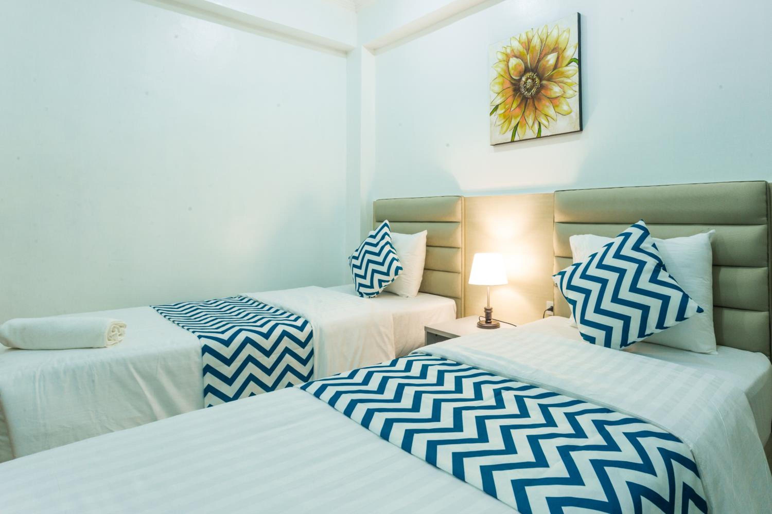 Standard Twin Room - Photo 7
