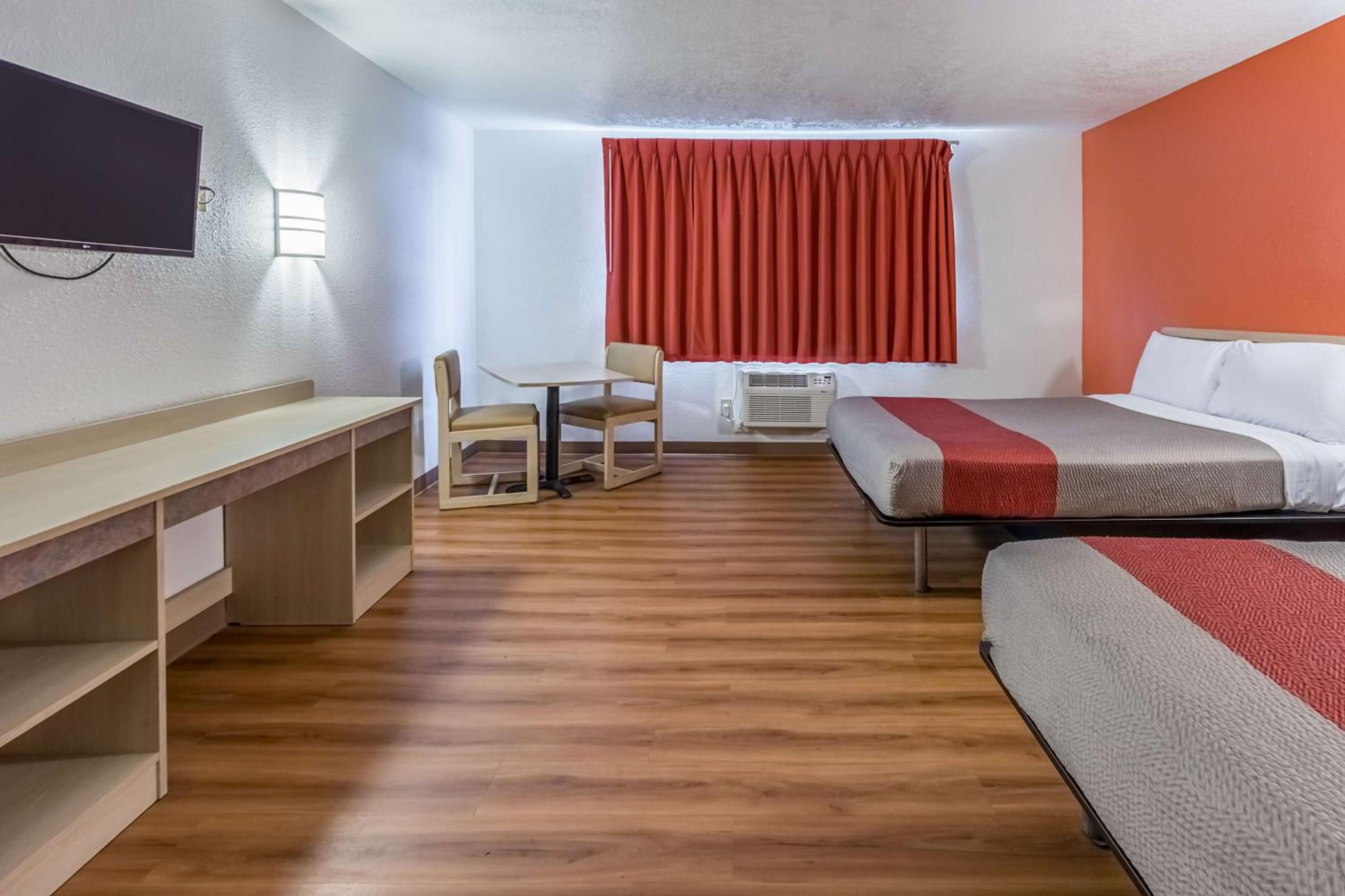 Queen Room with Two Queen Beds - Non-Smoking photo 1