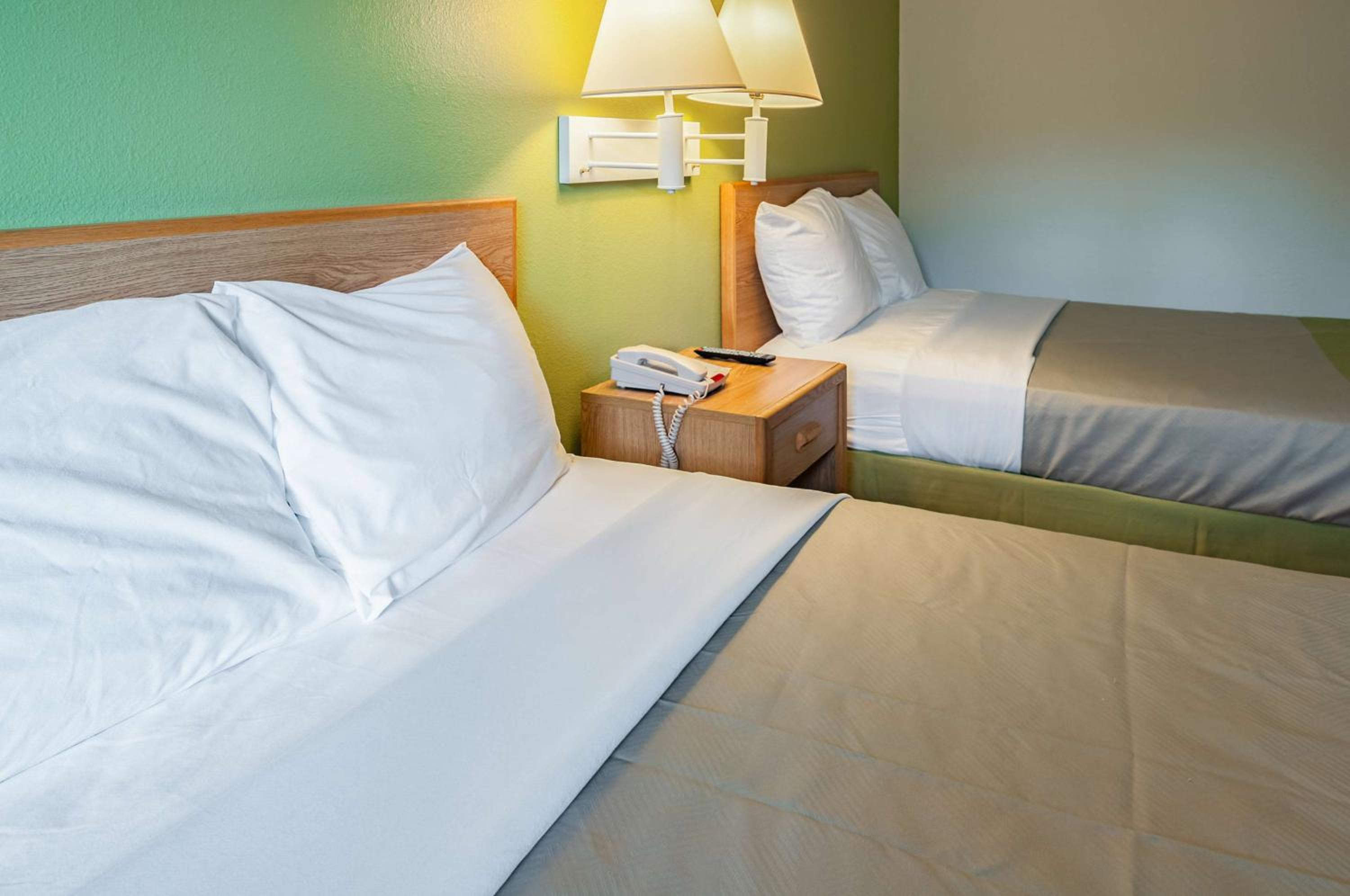 Quadruple Room - Non-Smoking - Photo 4