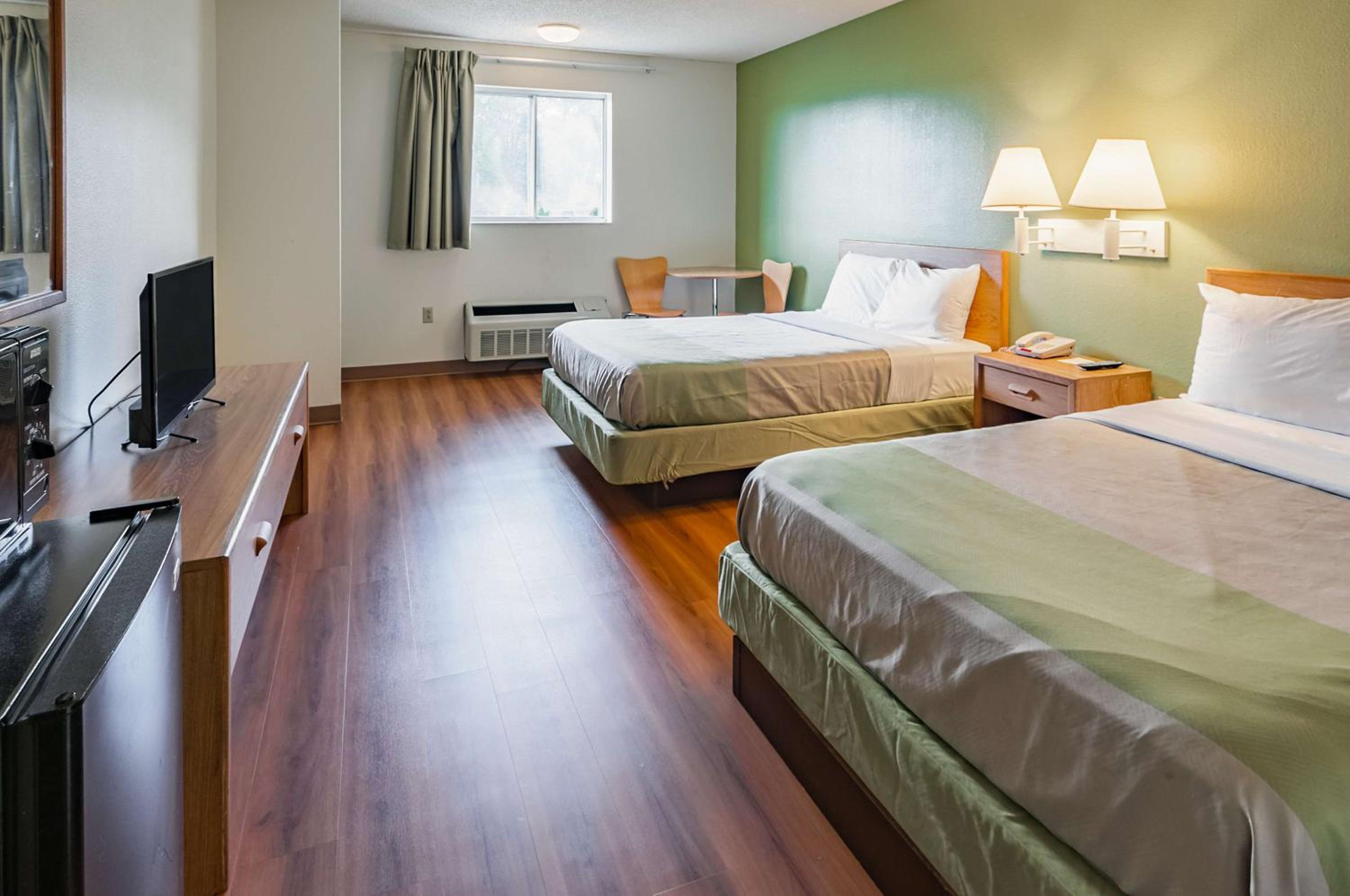 Quadruple Room - Non-Smoking - Photo 2