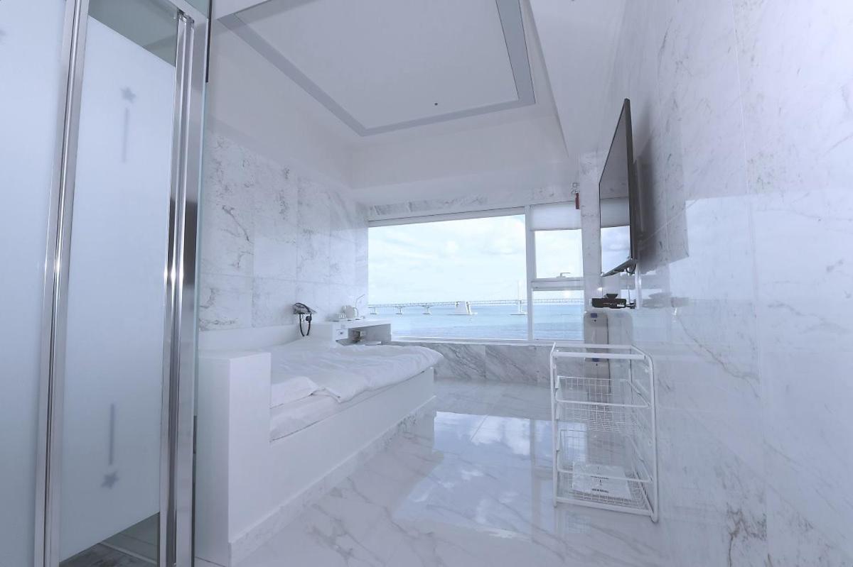 Premium Ocean Front Suite  - Photo 12