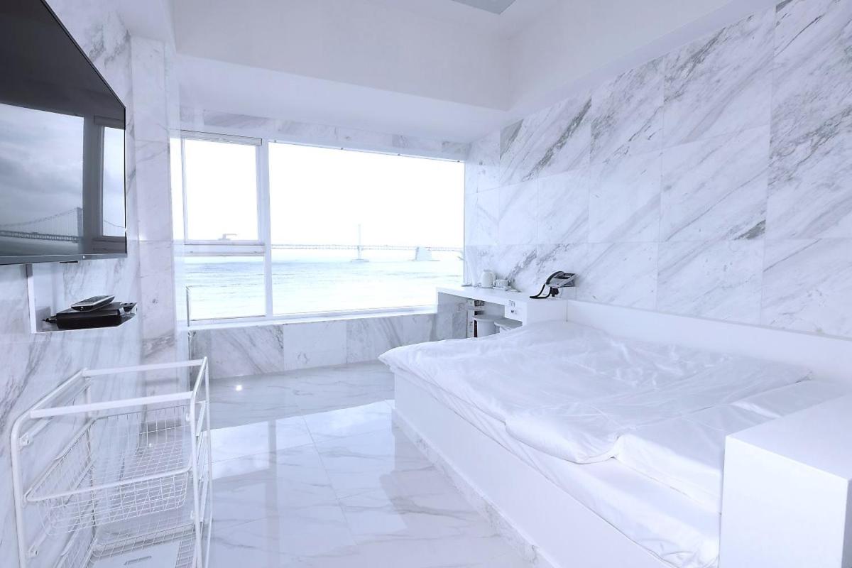 Premium Ocean Front Suite  - Photo 11