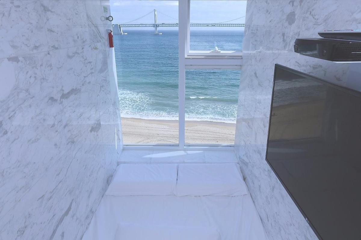 Romantic Sea View Room - Photo 9