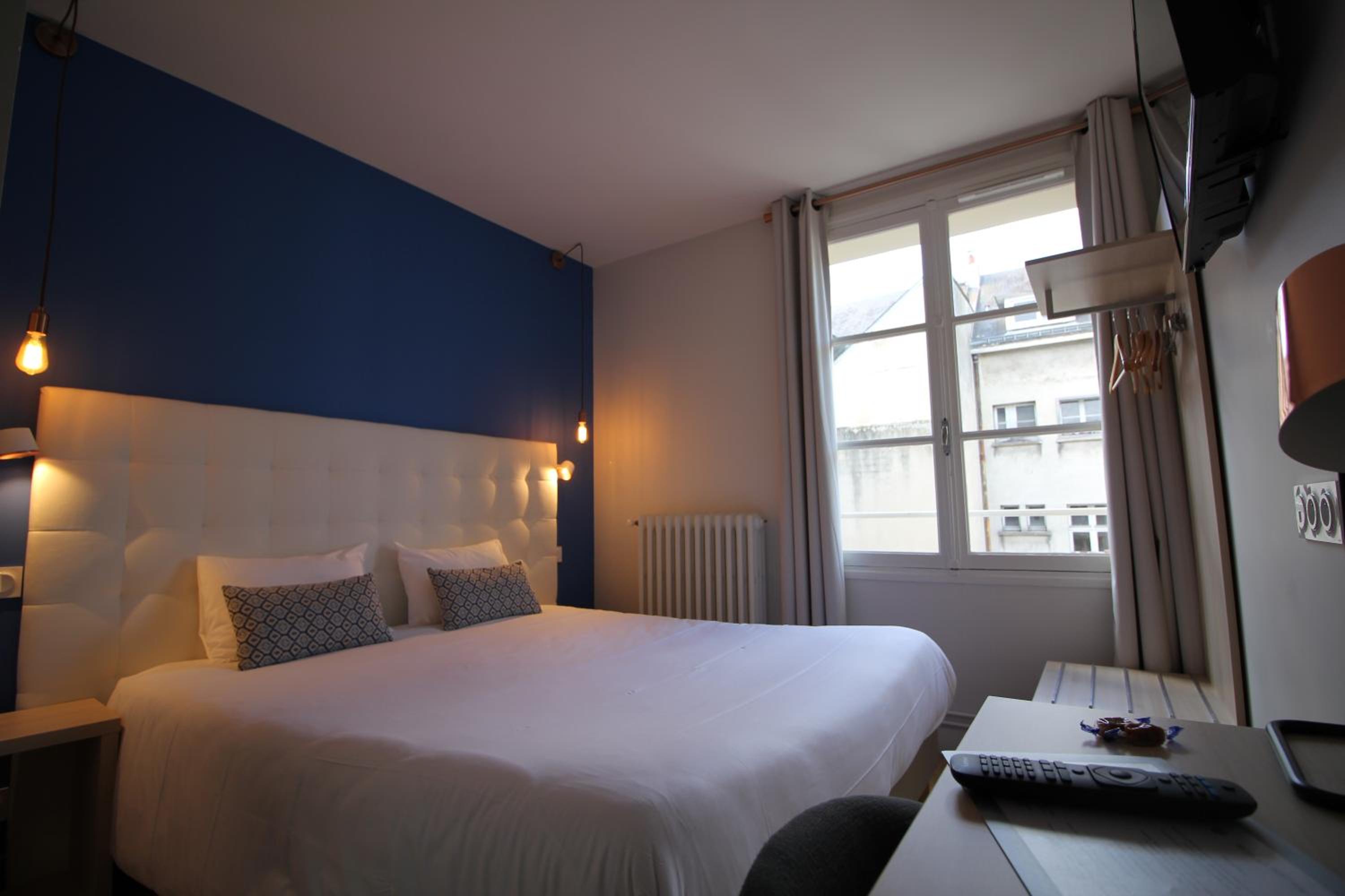 Standard Double Room - Photo 12