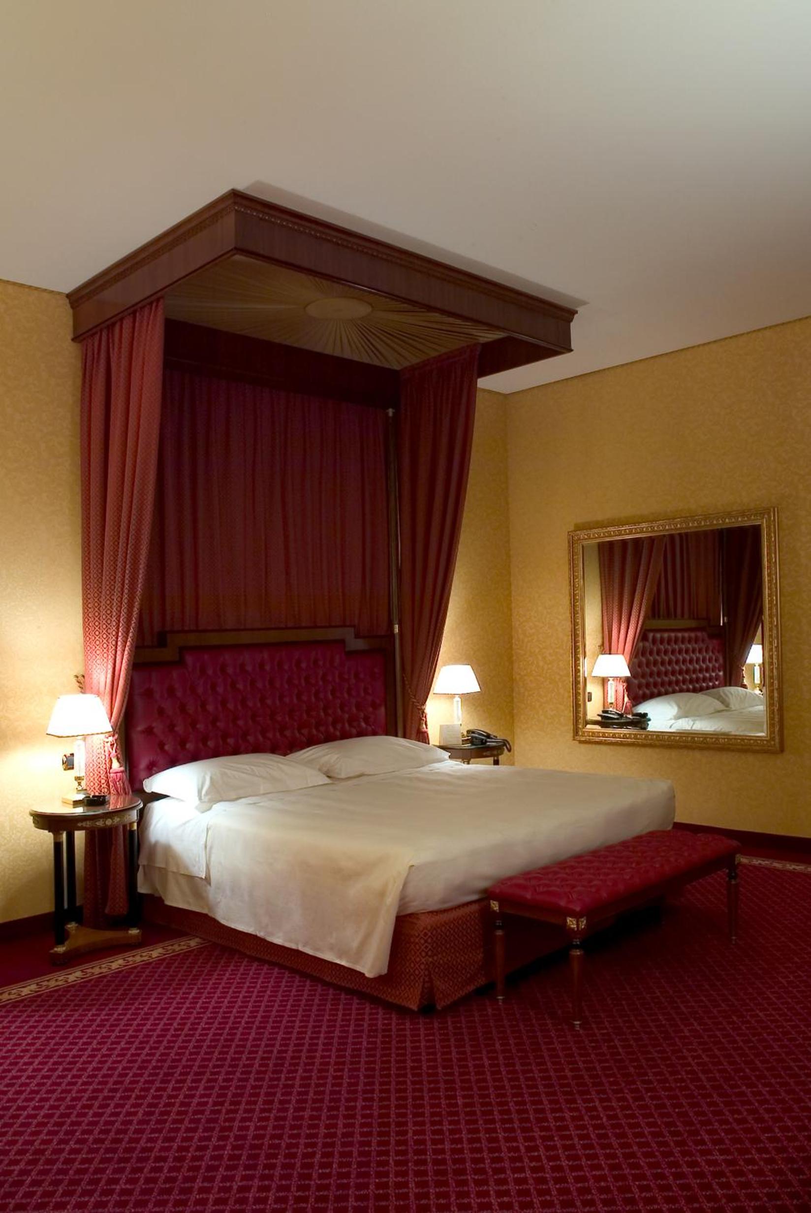 Suite - Photo 1