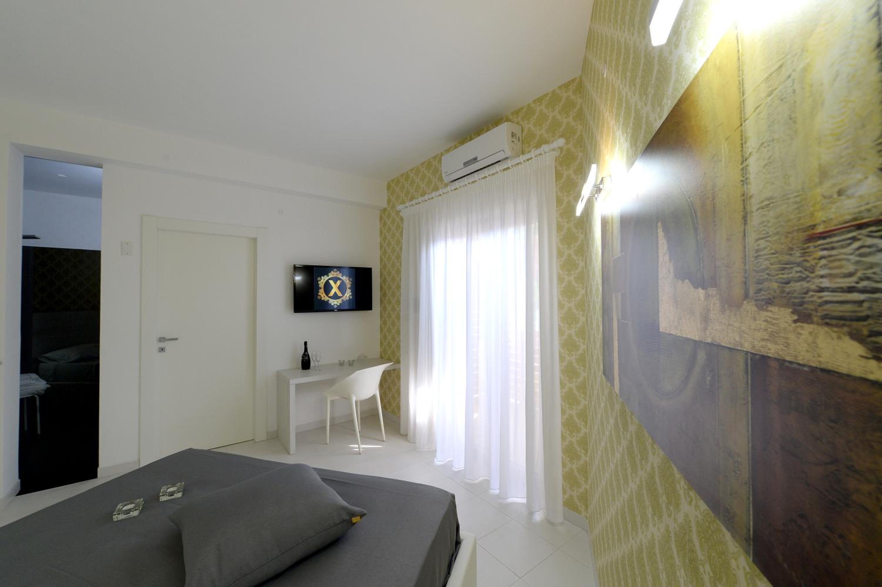 Double Room with Spa Bath photo 3