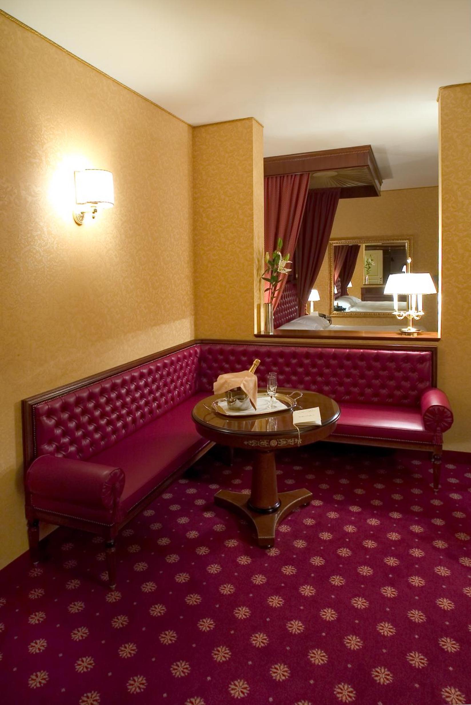 Suite - Photo 5