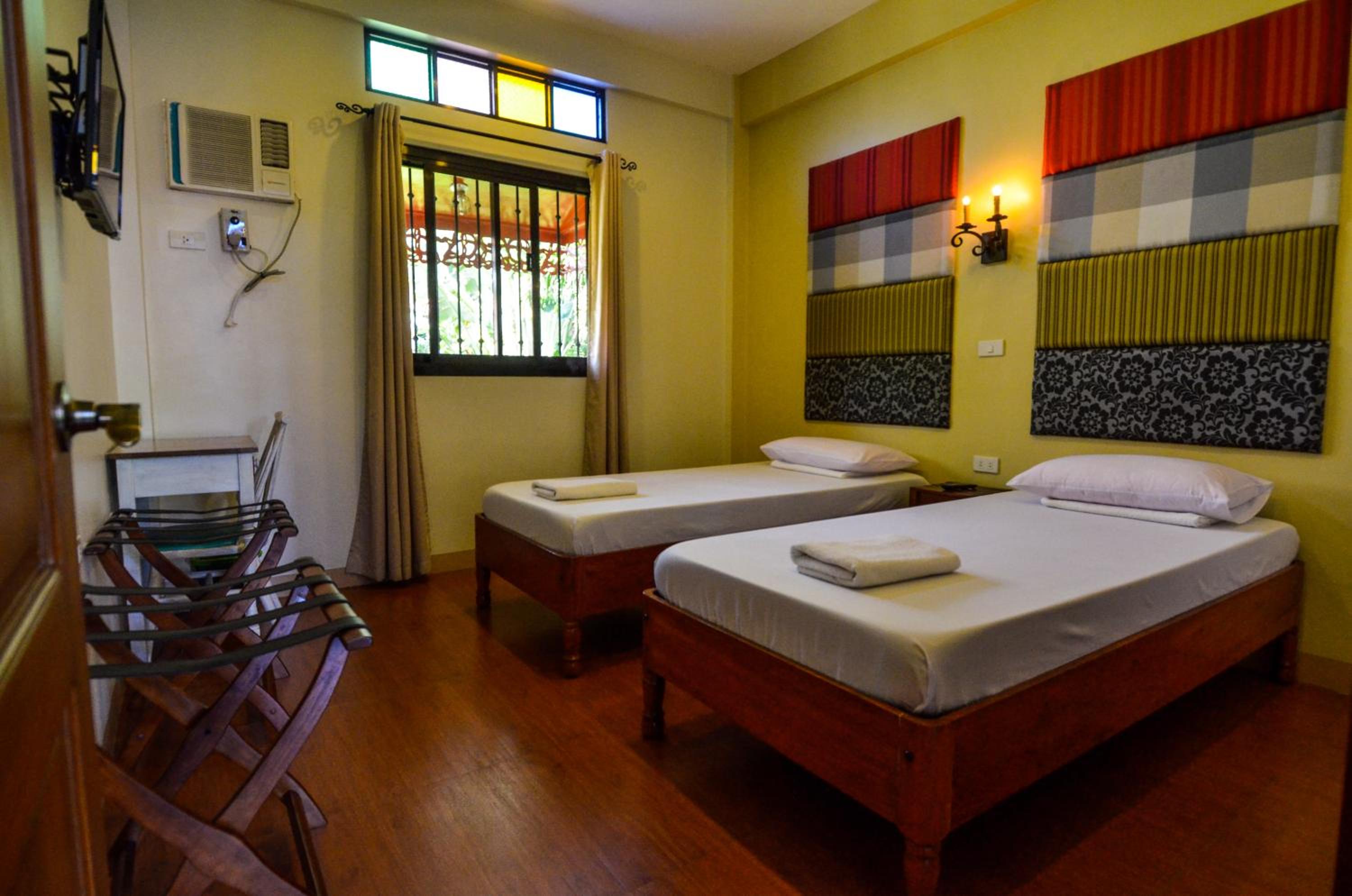 Standard Twin Room with Garden View - Photo 1